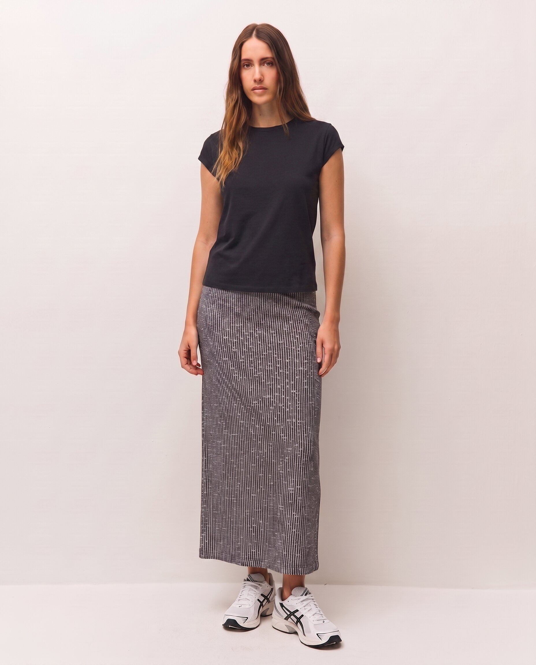 Camiseta básica de mujer en manga corta y escote redondo - System Action - Negro Negro-3