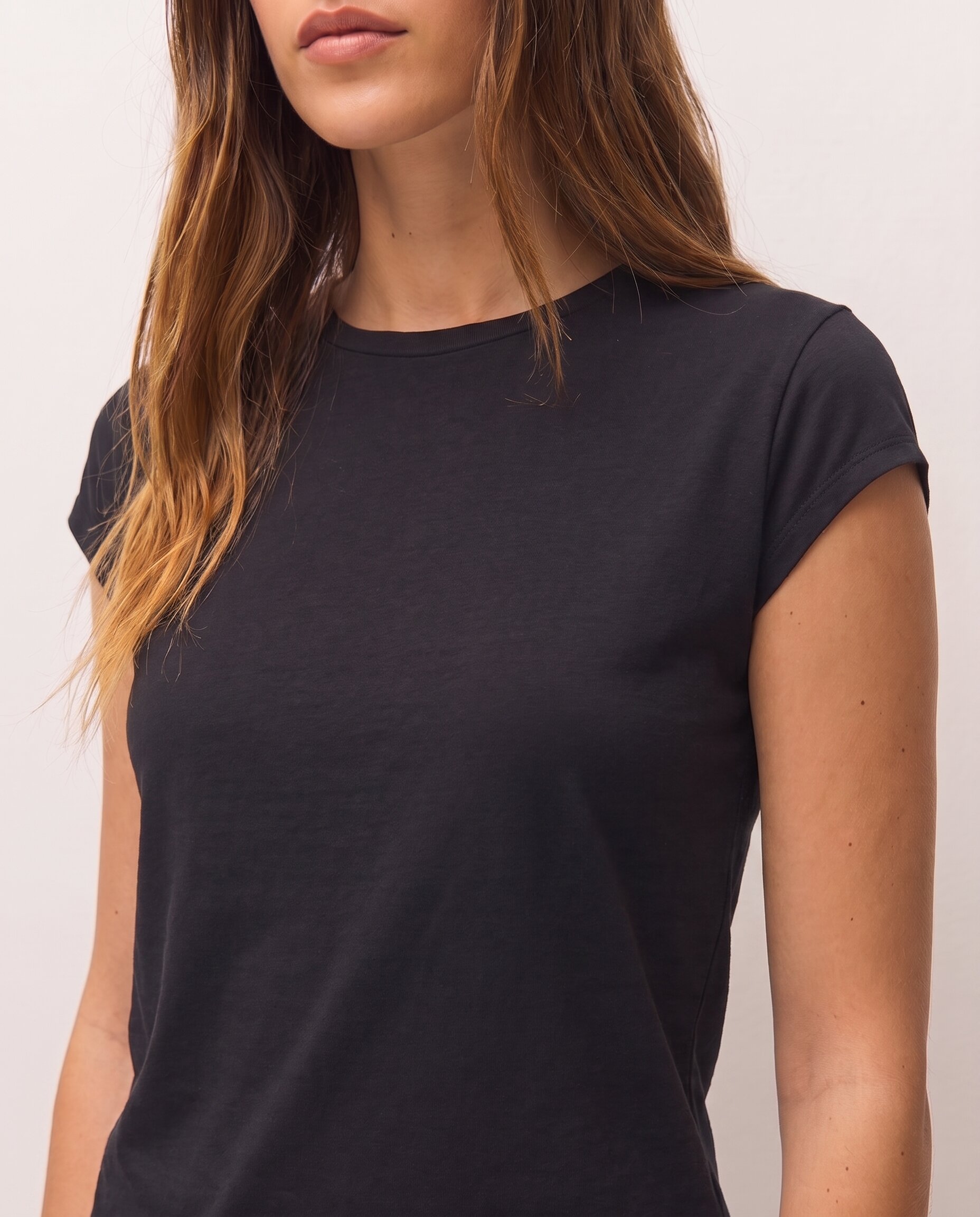Camiseta básica de mujer en manga corta y escote redondo - System Action - Negro Negro-4