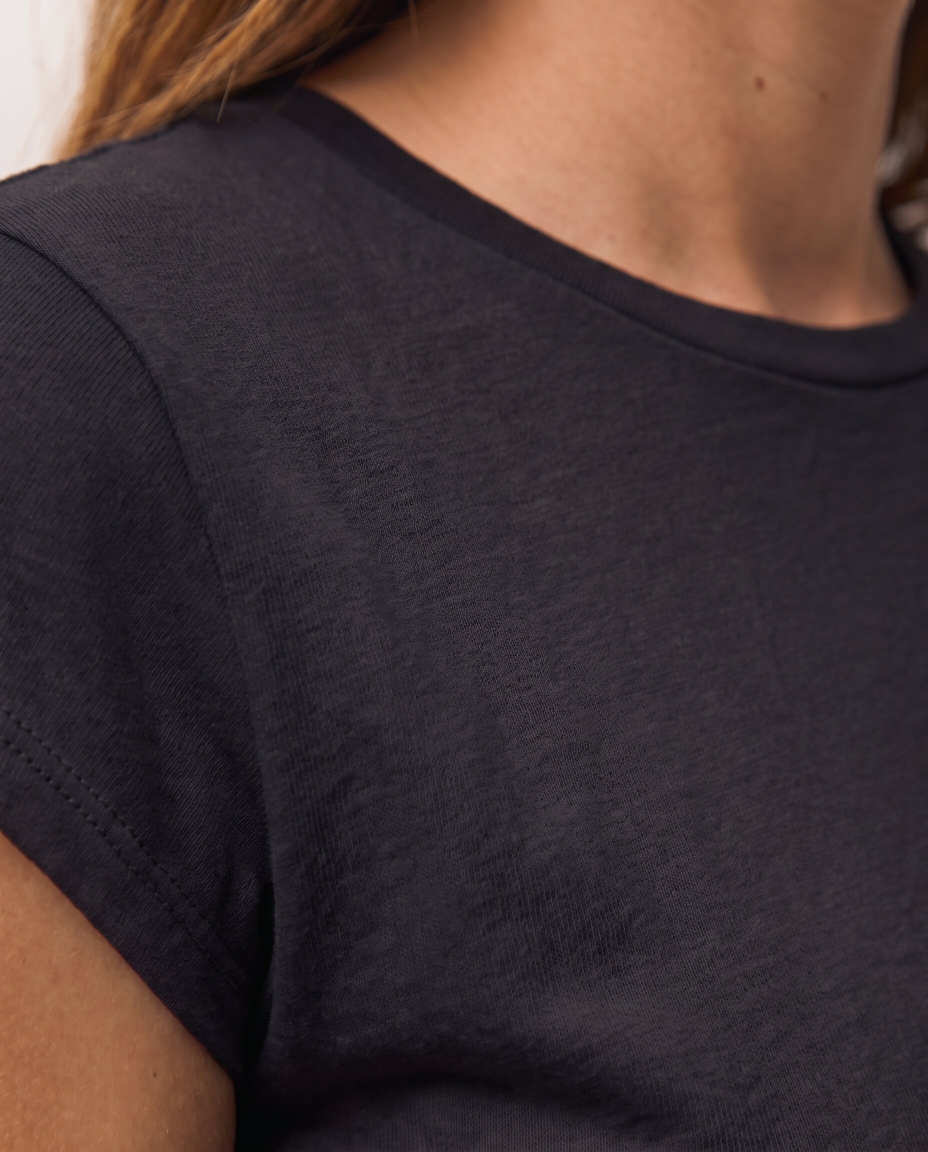 Camiseta básica de mujer en manga corta y escote redondo - System Action - Negro Negro-5