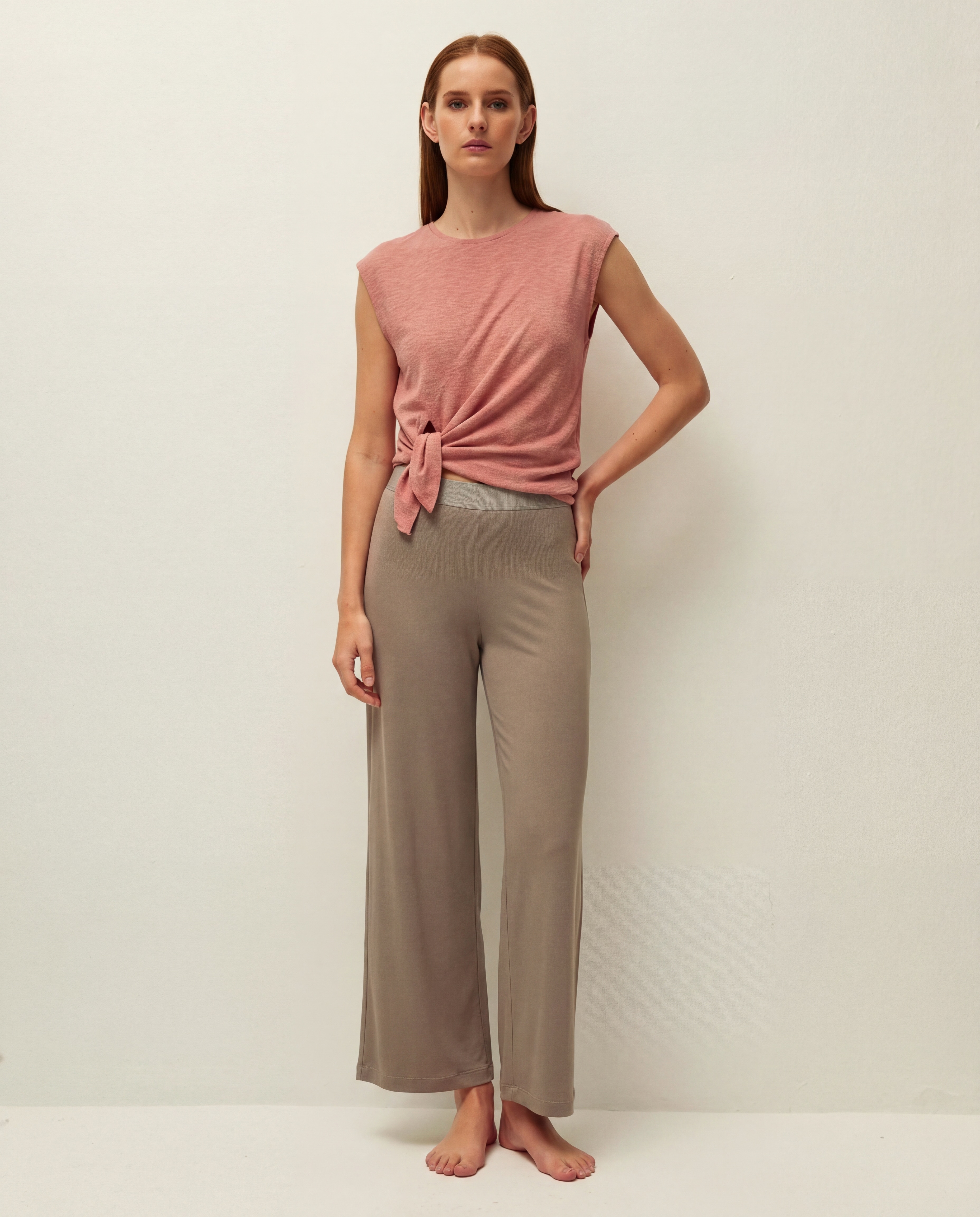 Imagen 0 de Camiseta de mujer con detalle de nudo y manga corta Rosa