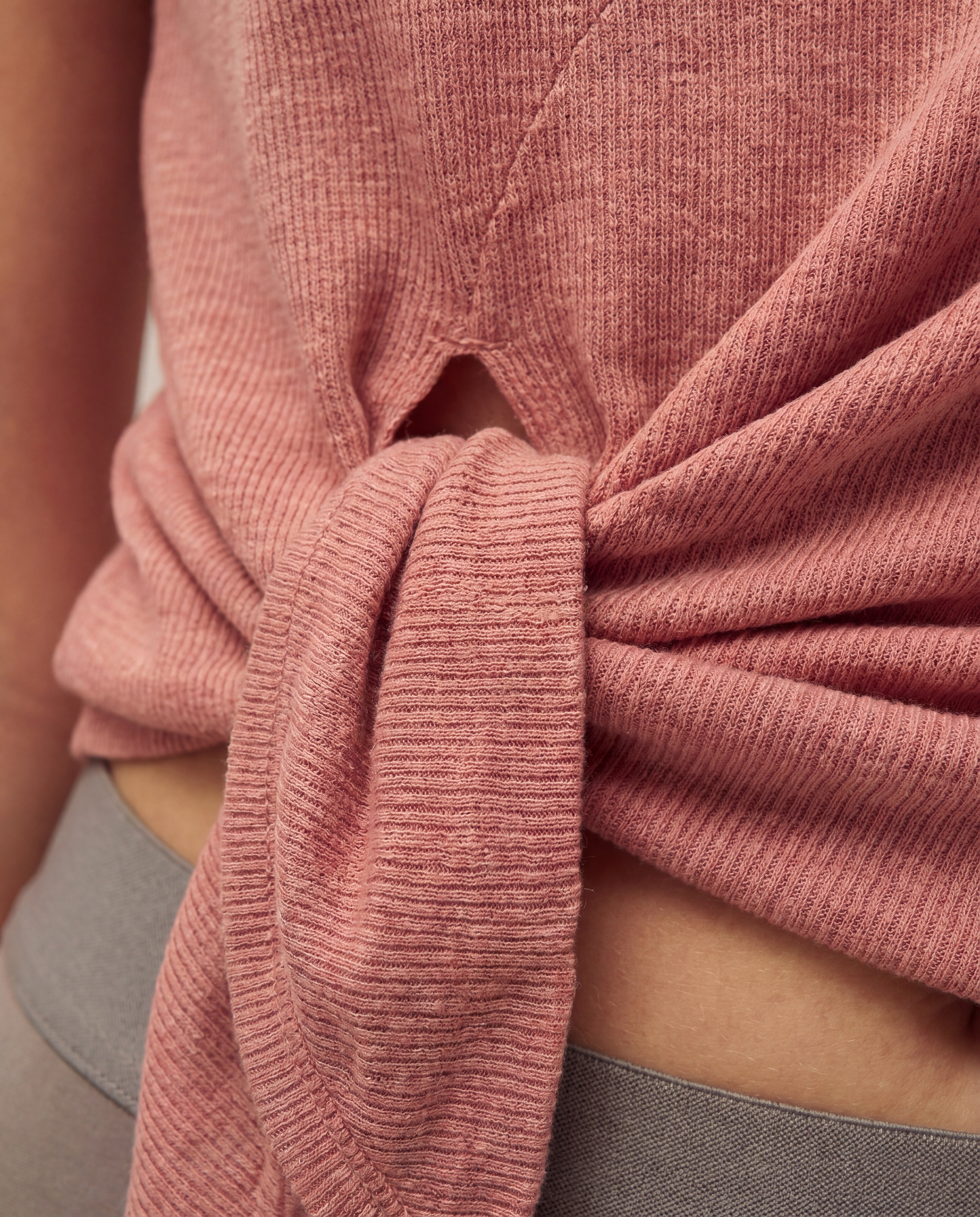 Camiseta de mujer con detalle de nudo y manga corta - System Action - Rosa Rosa-3