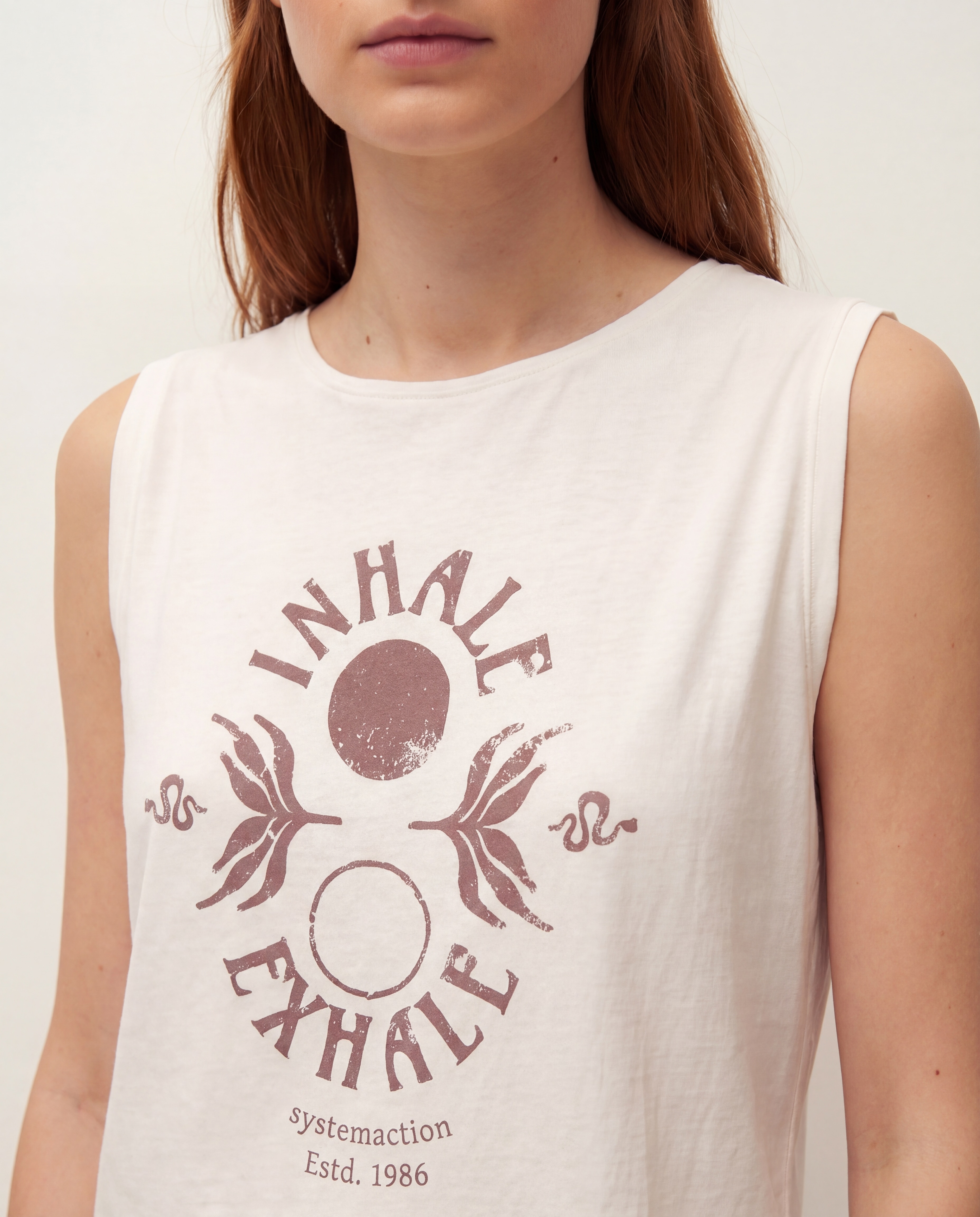 Camiseta de mujer con print posicional y sin mangas - System Action - Crudo Crudo-5