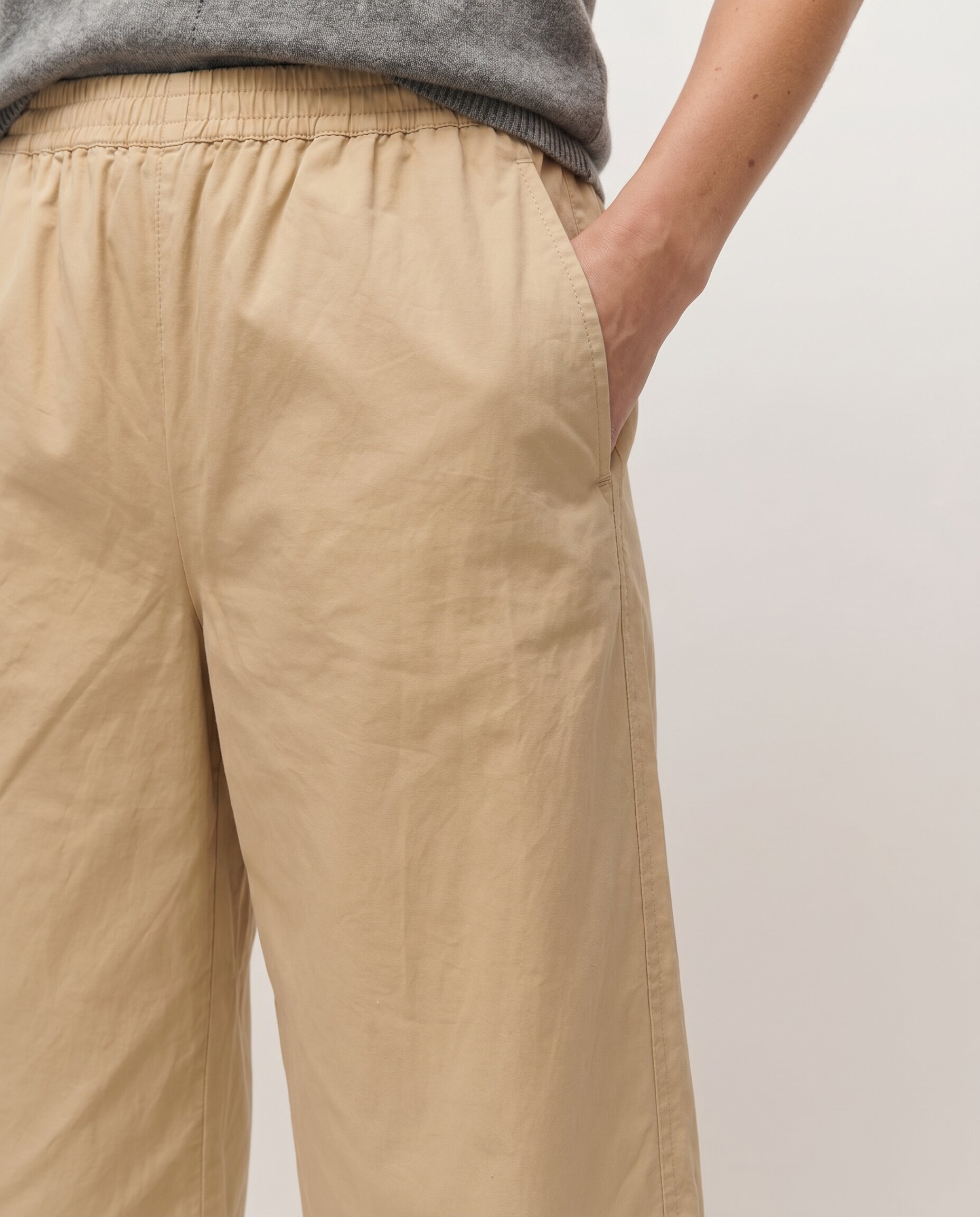 Pantalón recto tipo barrel de mujer con goma en la cintura y bolsillos laterales - System Action - Beige Beige-5