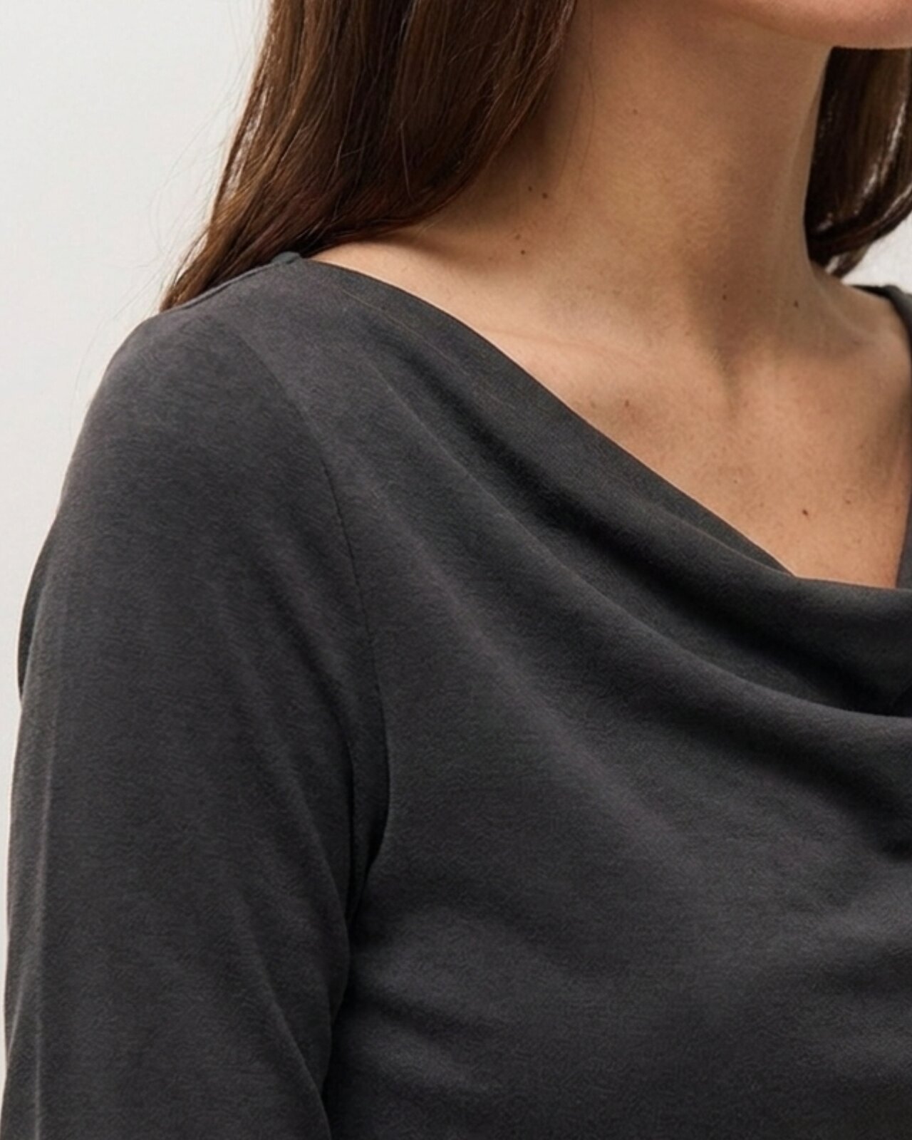 Camiseta de mujer de manga larga y escote drapeado - System Action - Gris oscuro Gris oscuro-5