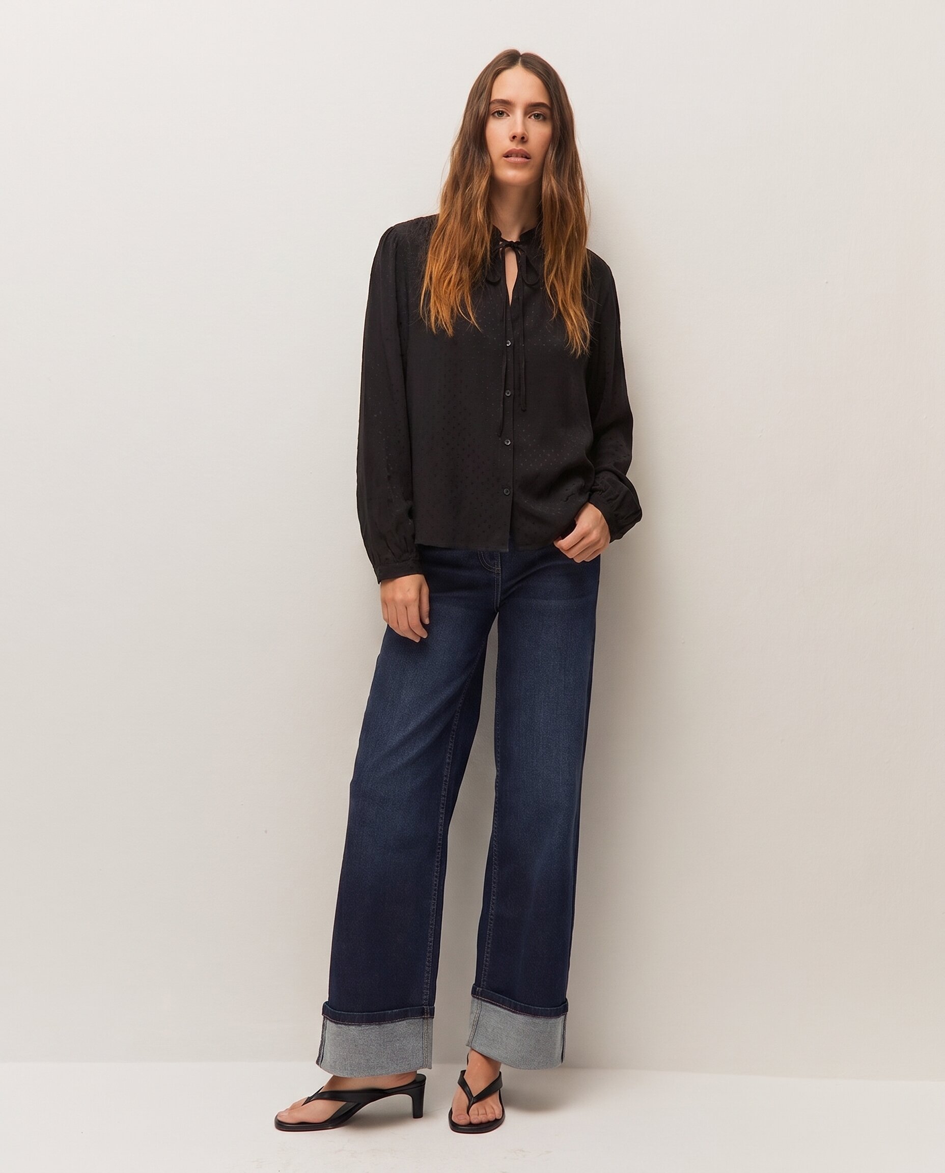 Camisa de mujer con escote mao y detalle de lazo - System Action - Negro Negro-1