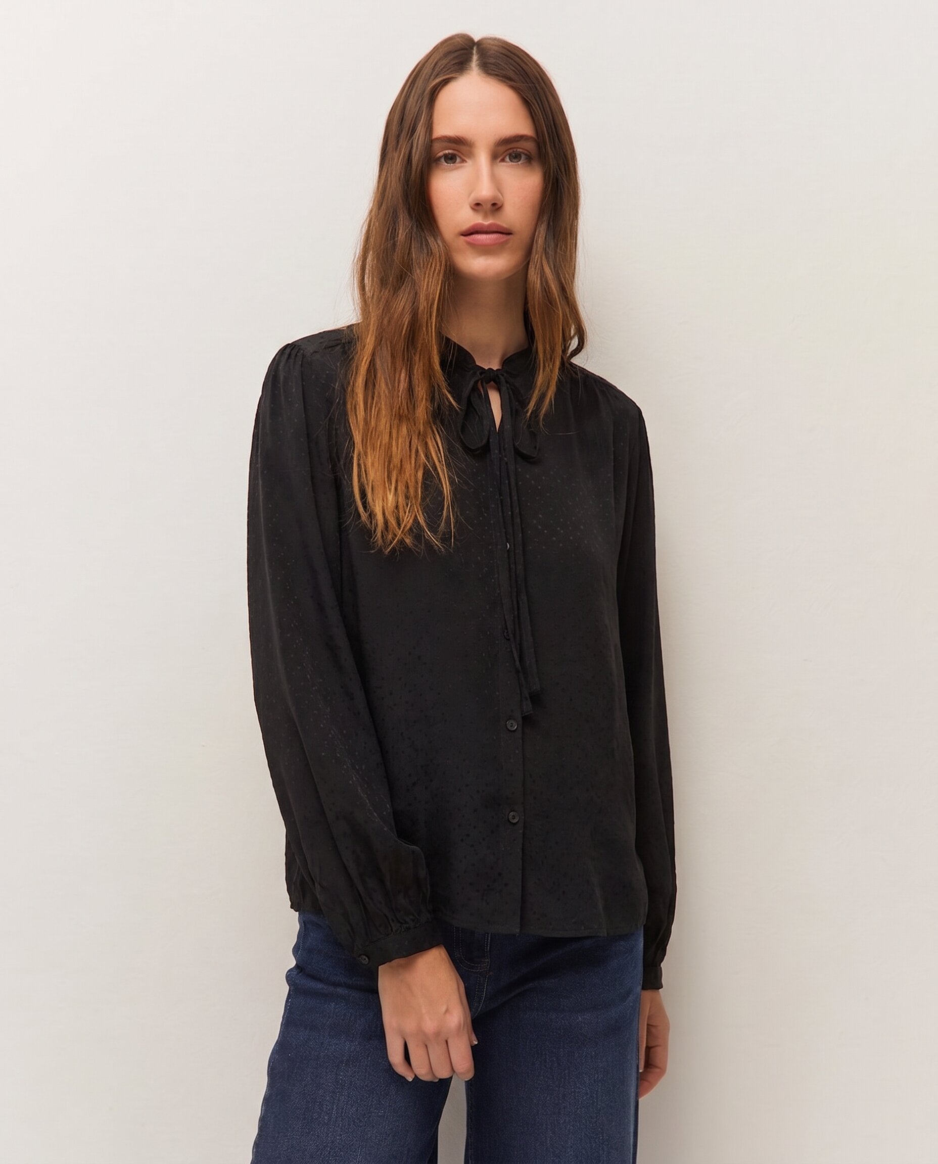 Camisa de mujer con escote mao y detalle de lazo - System Action - Negro Negro-2