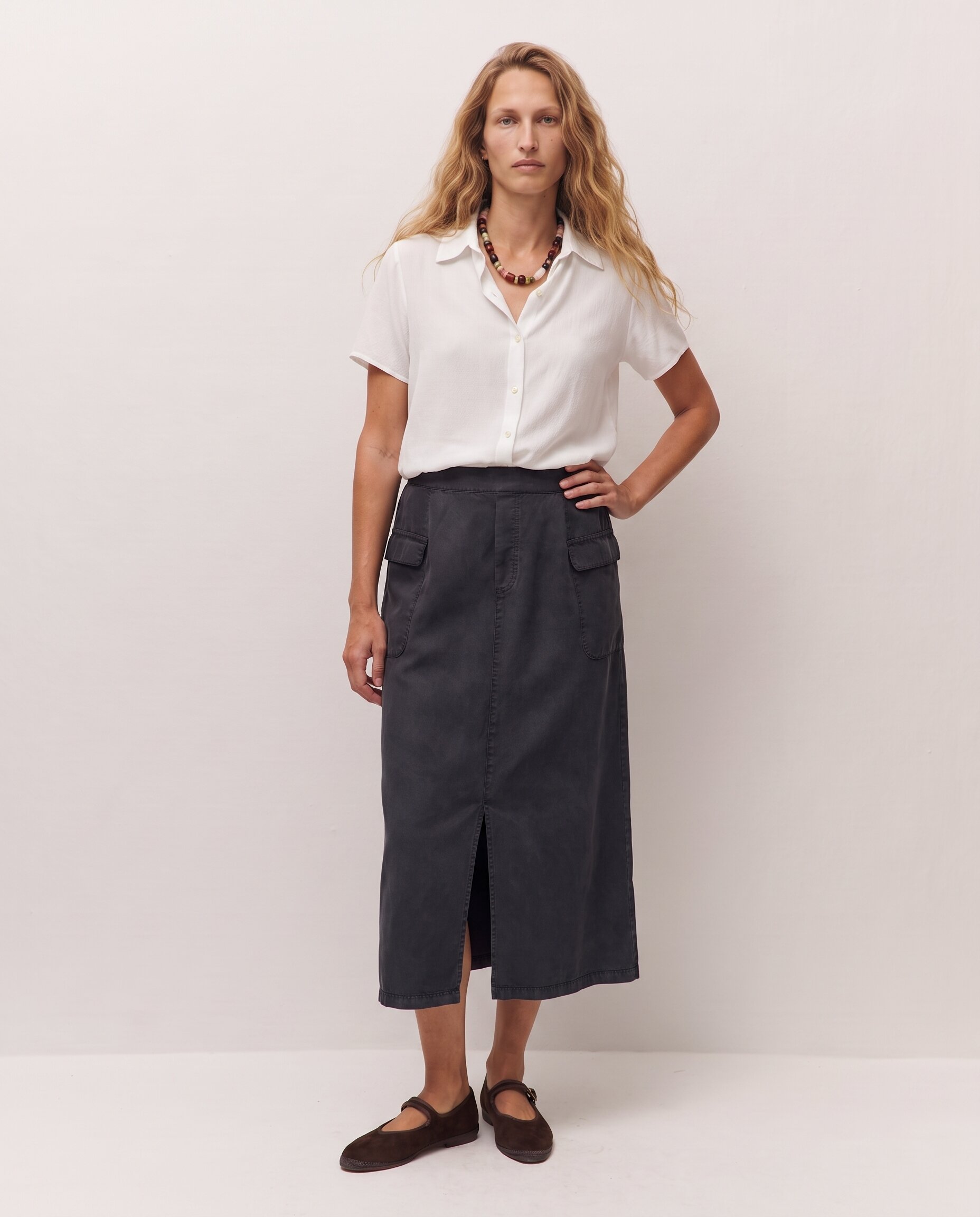 Imagen 0 de Falda midi con bolsillos plastrón laterales Gris oscuro