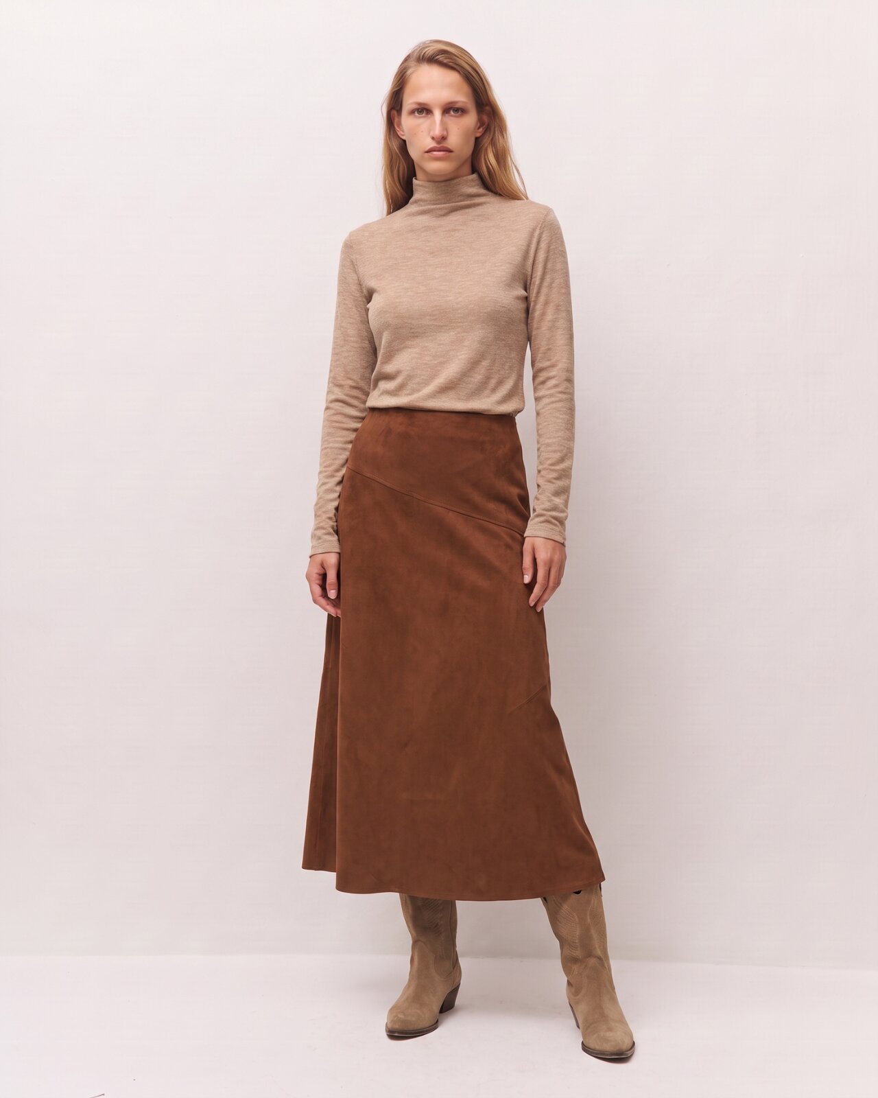 Camiseta de mujer de cuello perkins con detalle en el cruce - System Action - Beige Beige-3