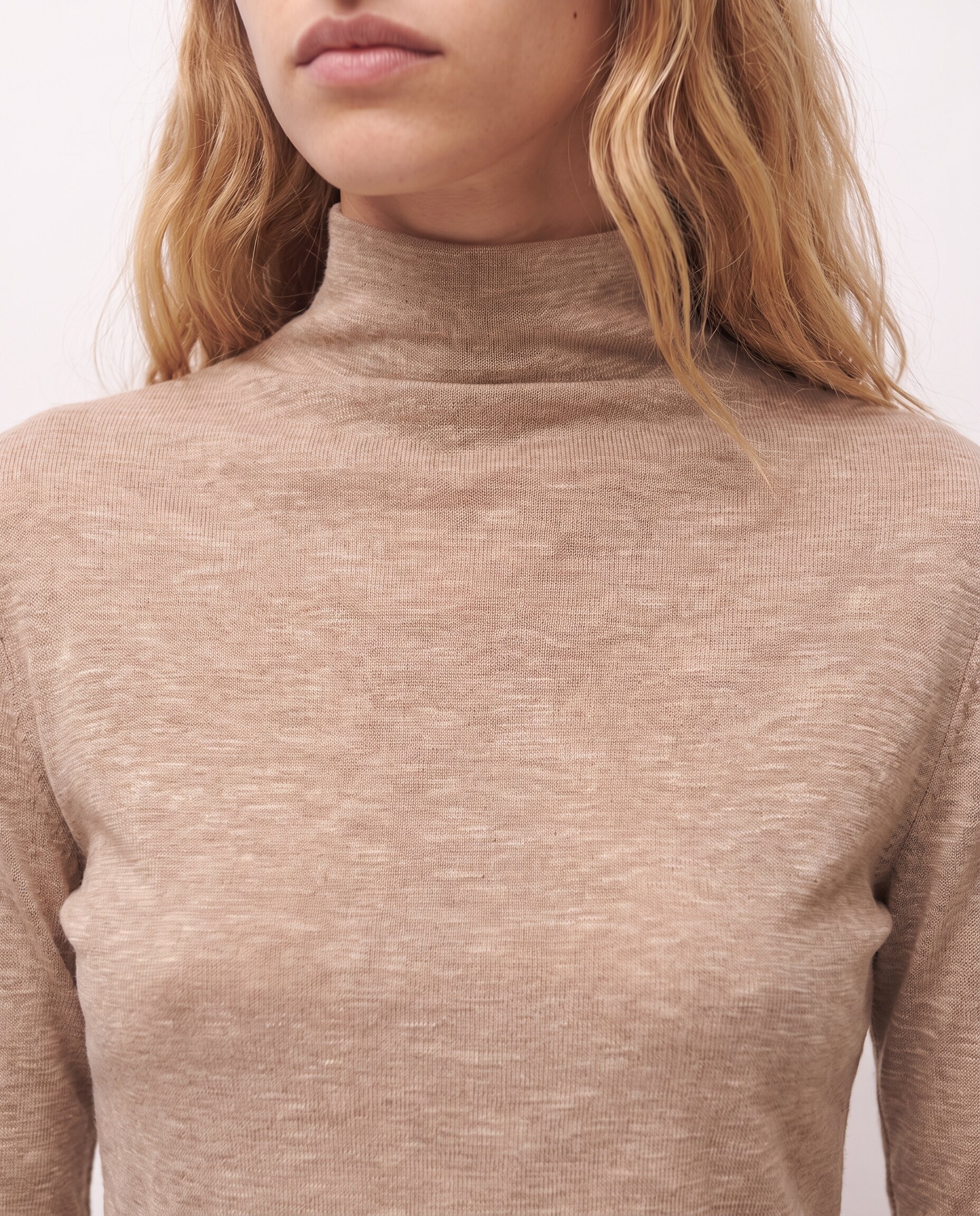 Camiseta de mujer de cuello perkins con detalle en el cruce - System Action - Beige Beige-5