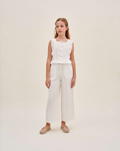 Imagen 0 de Blusa de niña blanca con volantes y escote cuadrado