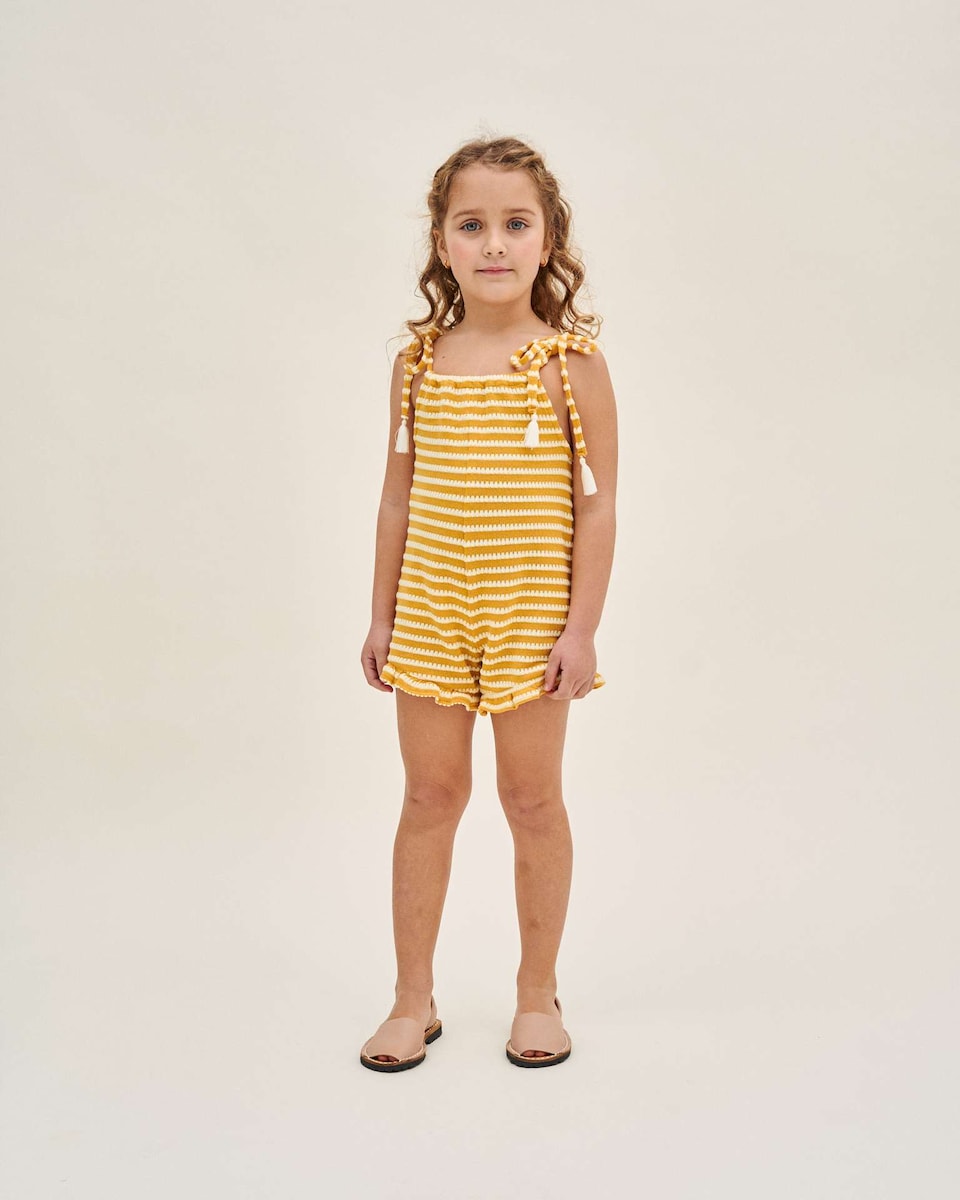 Mono de niña corto de rayas mostaza y amarillo · Dadati · El Corte Inglés