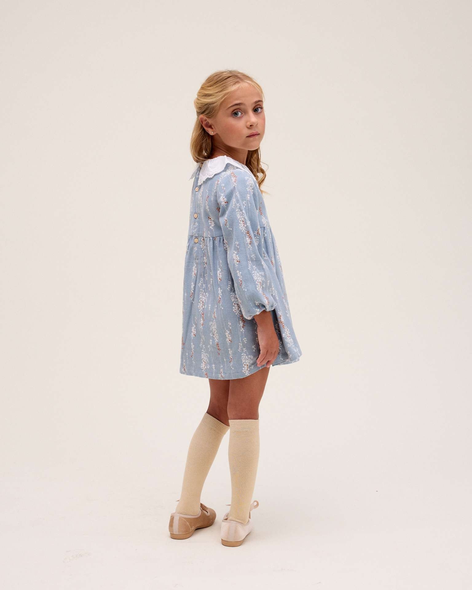 Imagen 2 de Vestido de niña con cuello con volante bordado - Dadati - Azul Azul