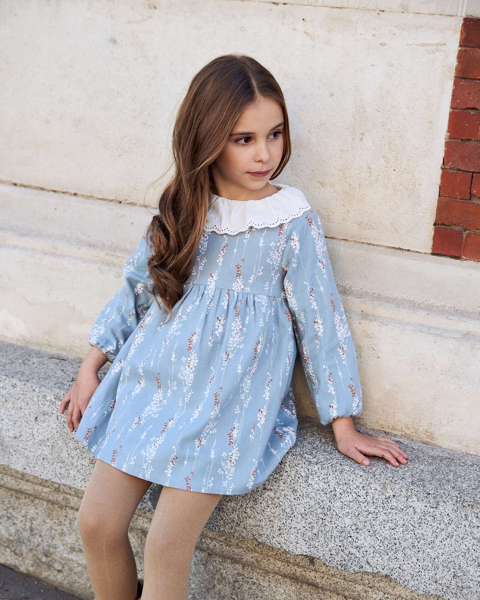 Imagen 4 de Vestido de niña con cuello con volante bordado - Dadati - Azul Azul
