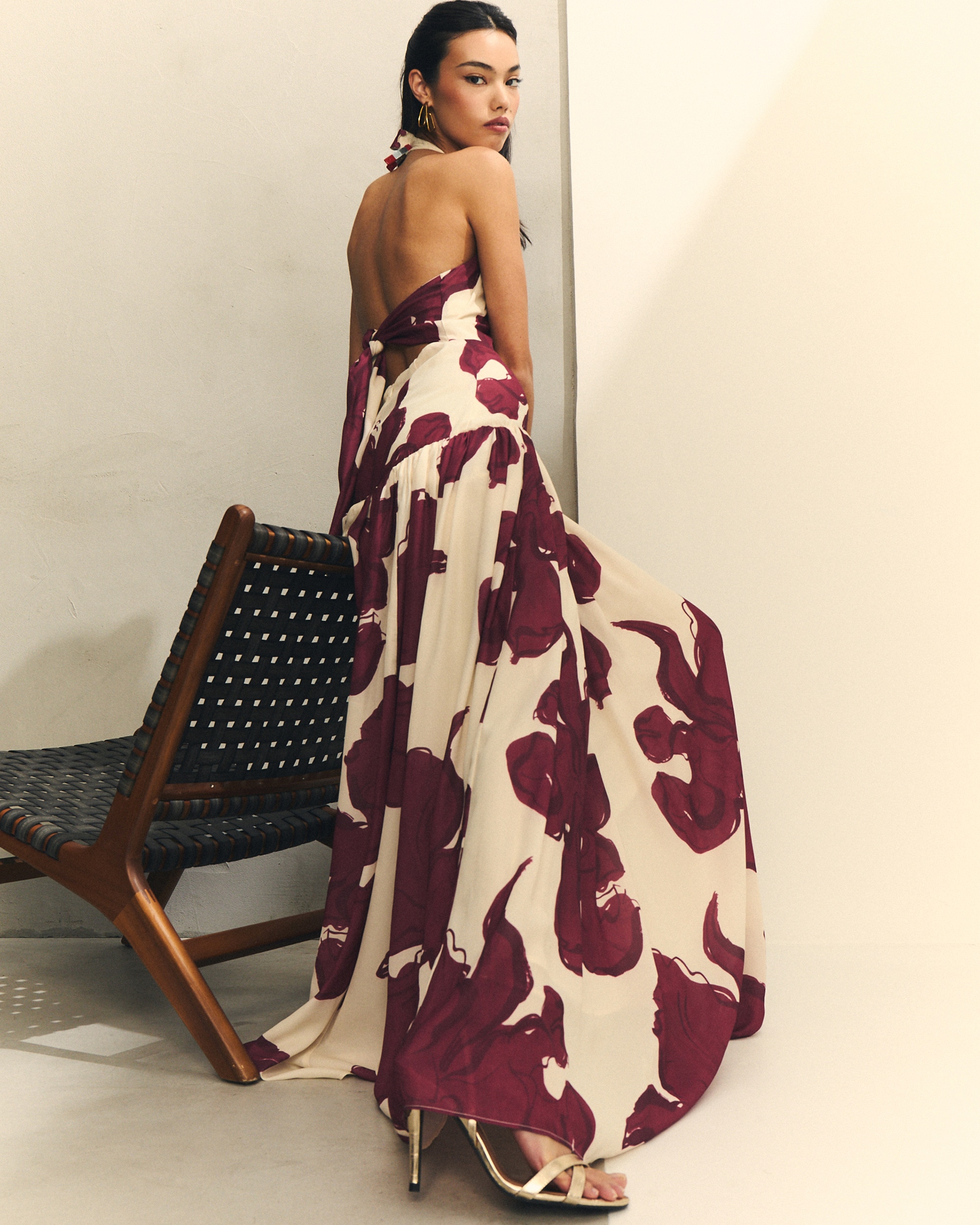 Hannibal Laguna Collection - Vestido largo cuello halter con estampado floral.