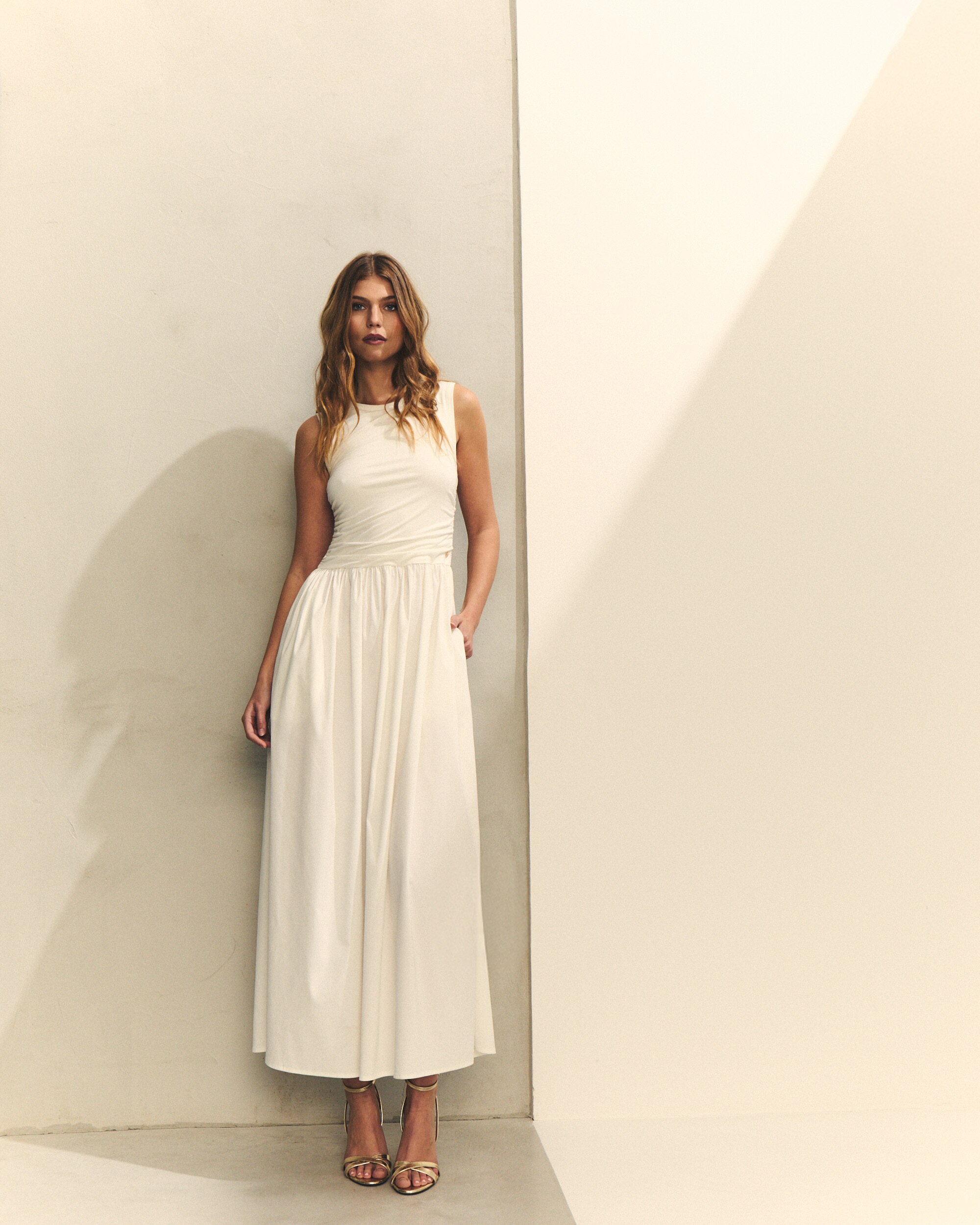 Hannibal Laguna Collection - Vestido largo con cuello barco con top de punto.
