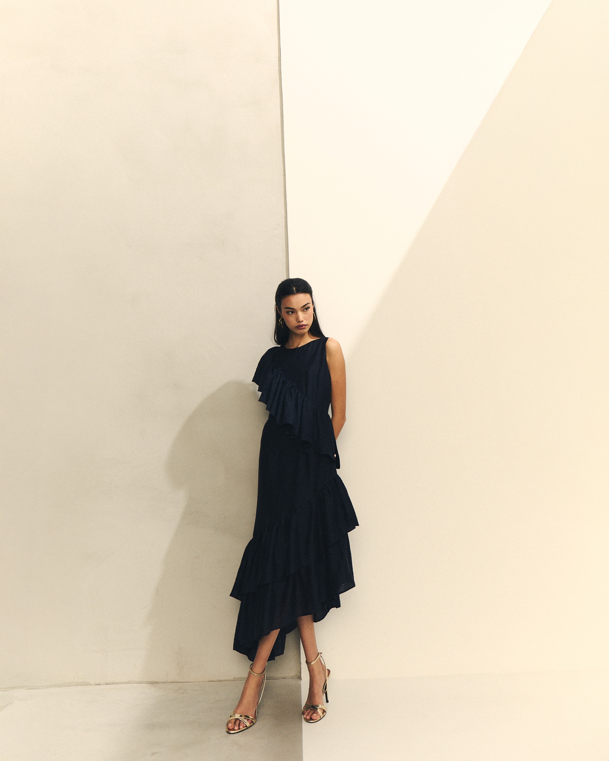 Hannibal Laguna Collection - Vestido midi jacquard con volantes diagonales.