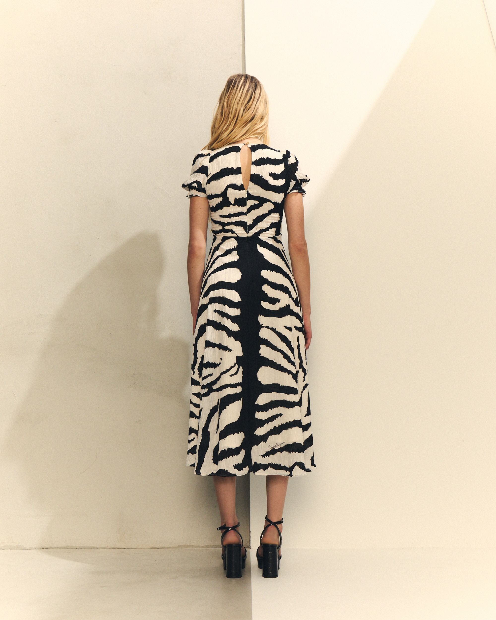 Vestido midi estampado de cebra - Hannibal Laguna Collection - Blanco / Negro Blanco / Negro-4