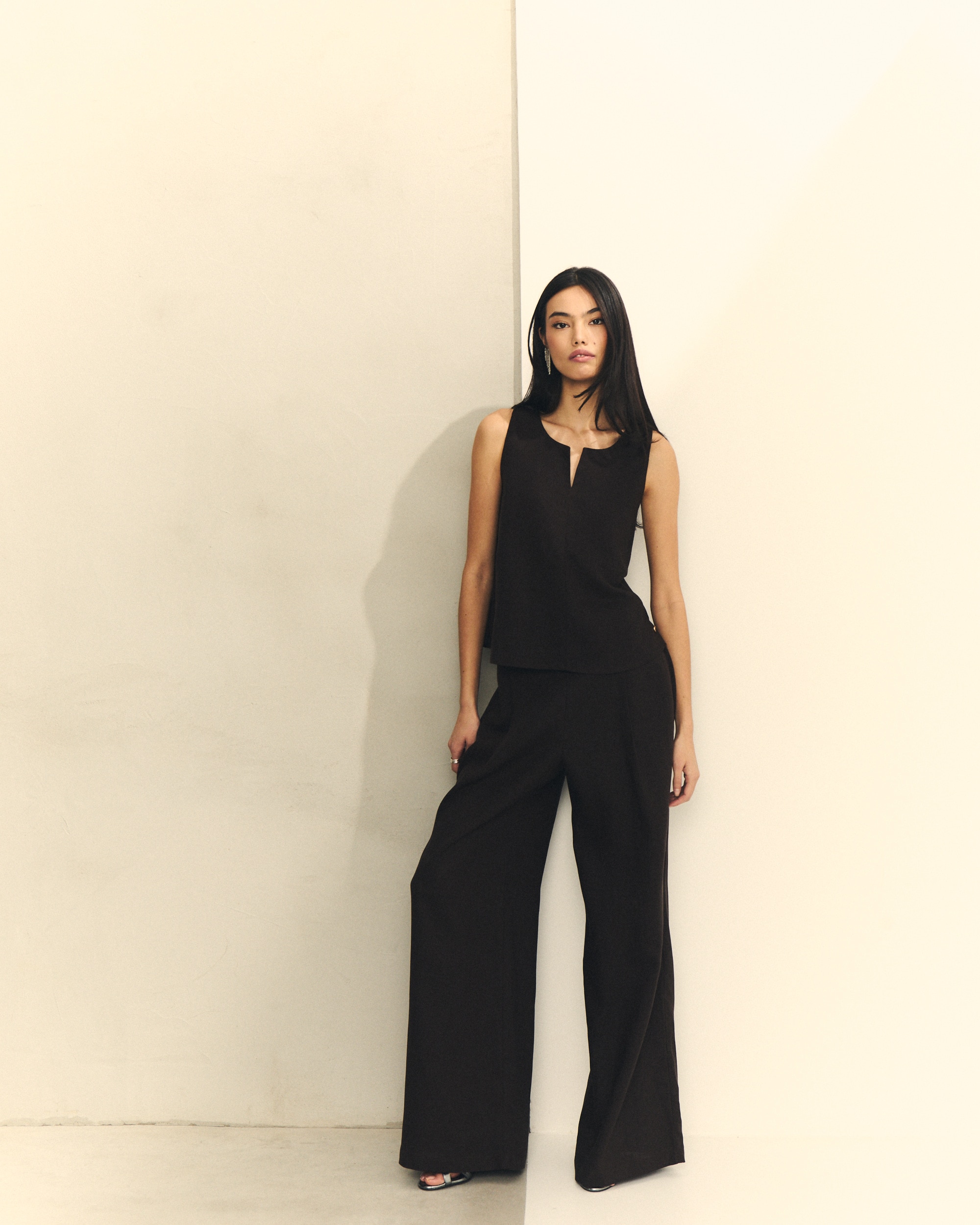 Hannibal Laguna Collection - Pantalón de mujer ancho con pliegues.