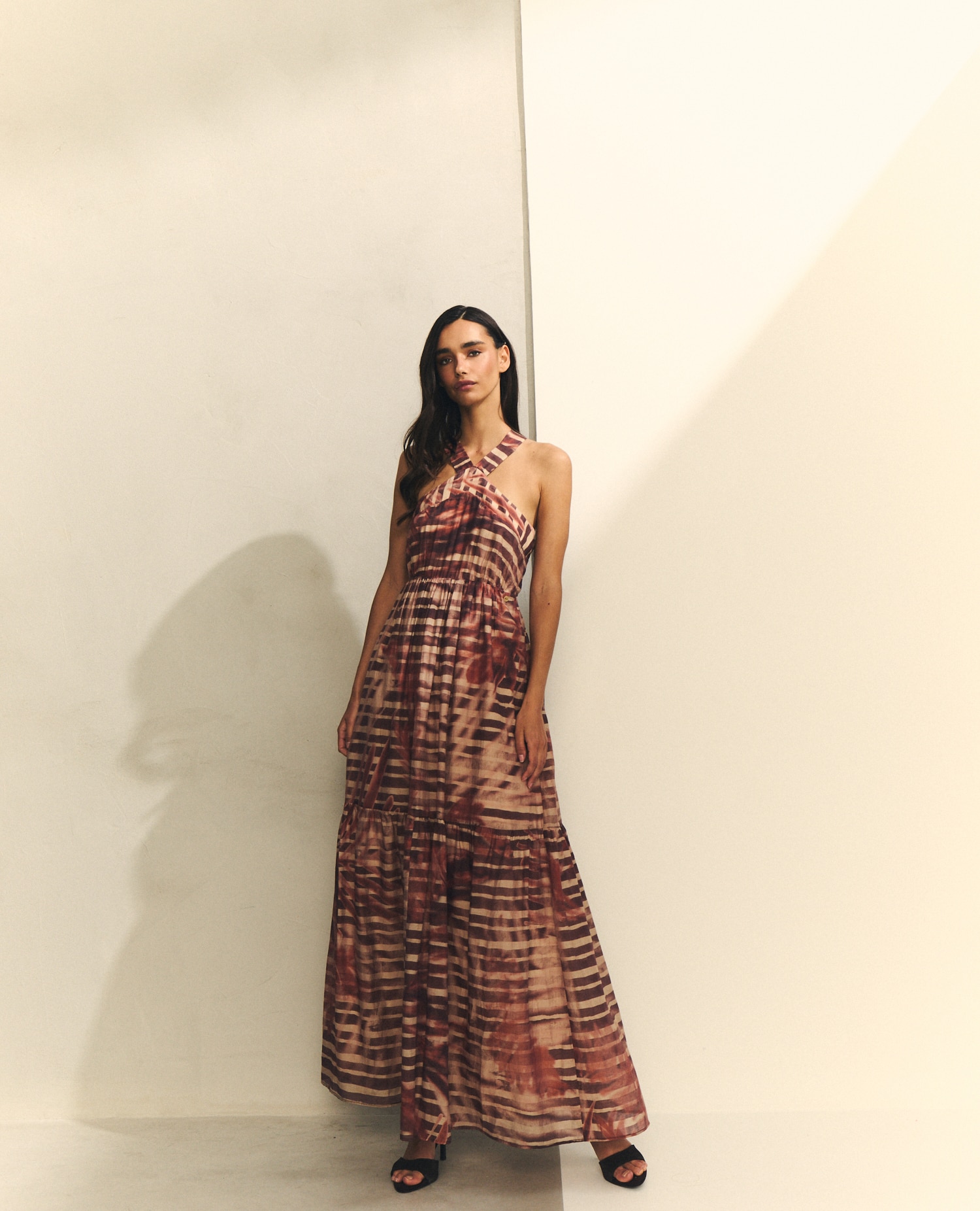 Hannibal Laguna Collection - Vestido fluido maxi cuello halter.