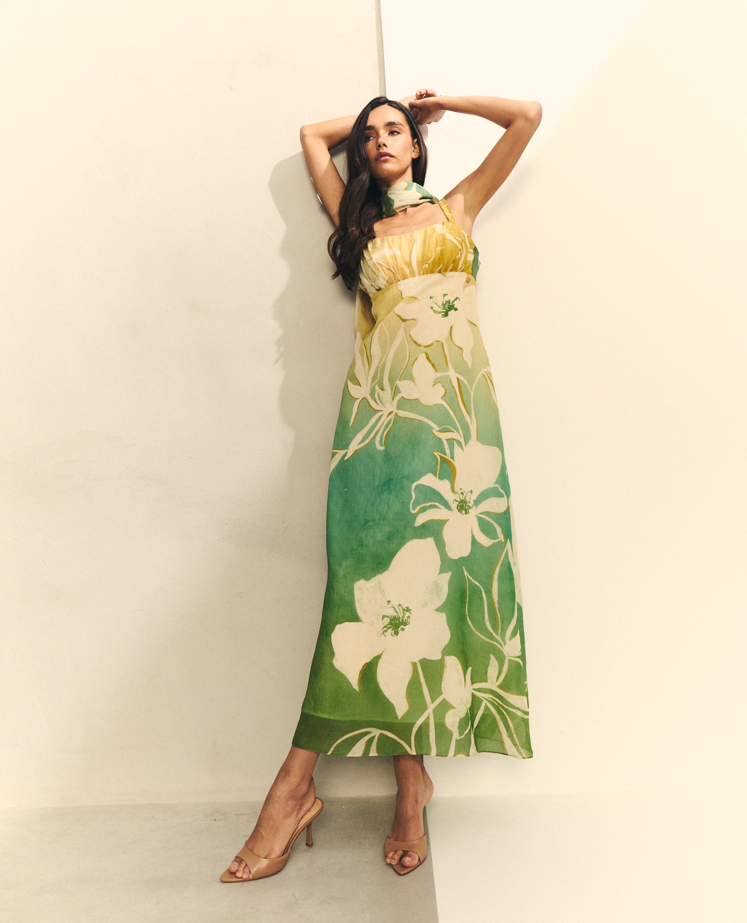 Hannibal Laguna Collection - Vestido largo corte imperio con pareo a juego.