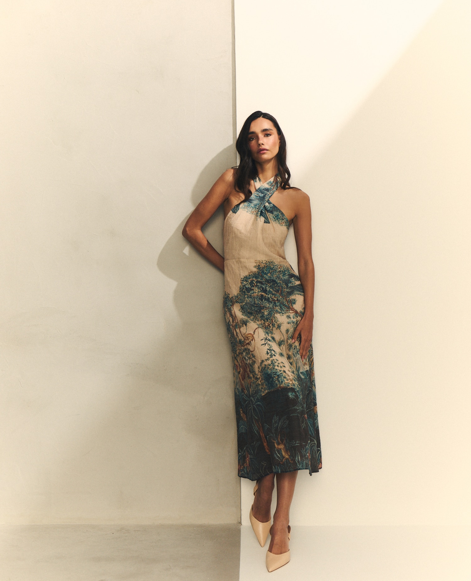 Hannibal Laguna Collection - Vestido con cuello halter con espalda descubierta.