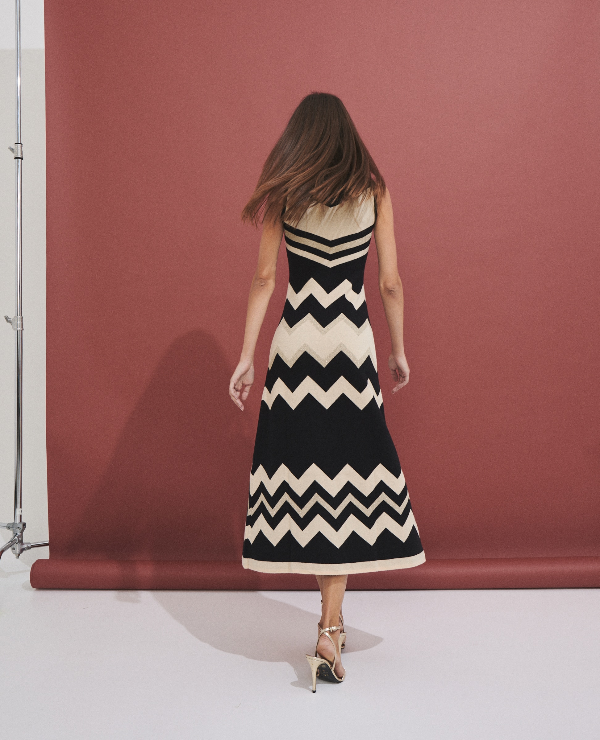 Imagen 4 de Vestido largo de mujer de punto con dibujo geométrico - Hannibal Laguna Collection - Negro Negro