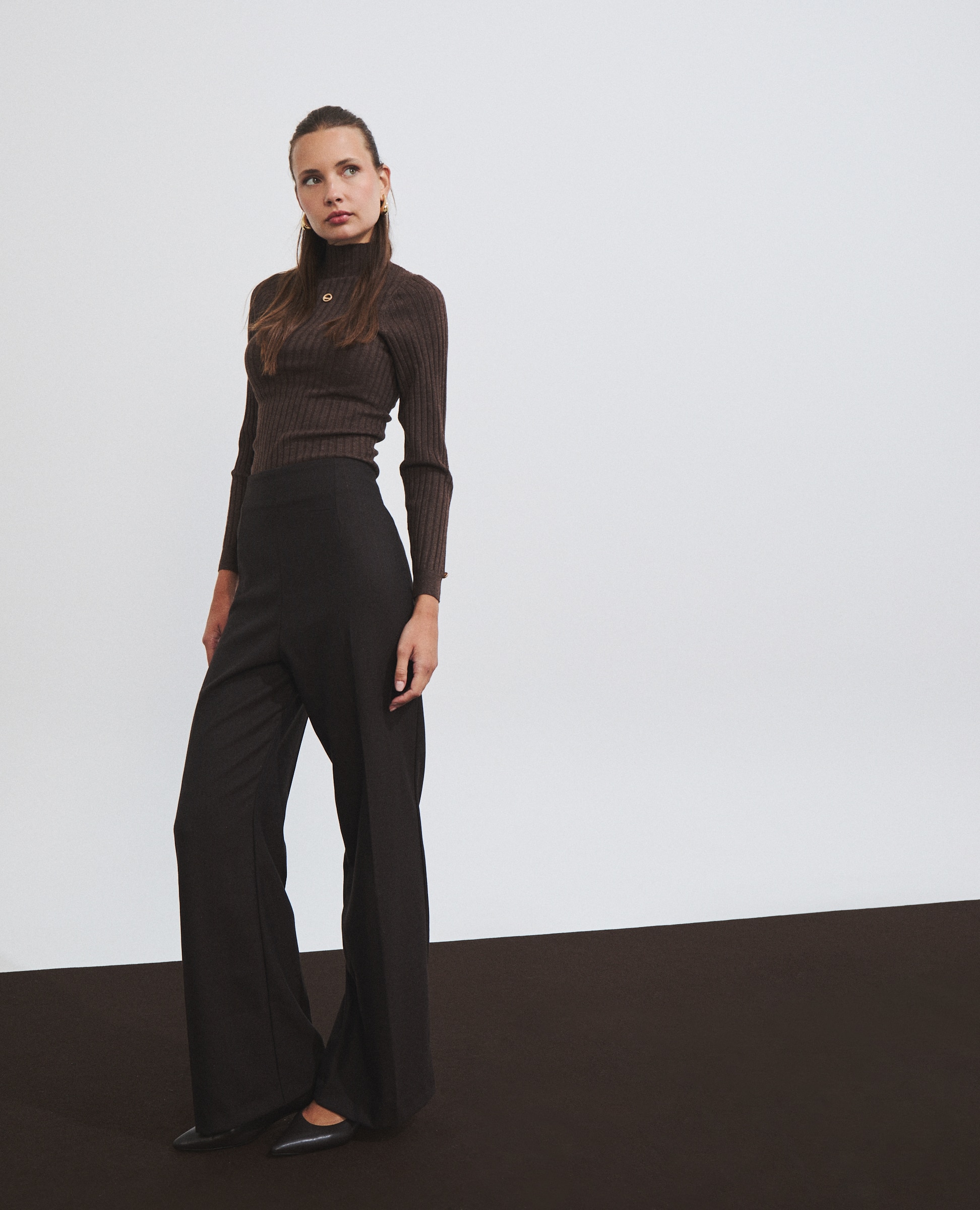 Jersey de mujer de canalé con cuello alto - Hannibal Laguna Collection - Marrón Marrón-3