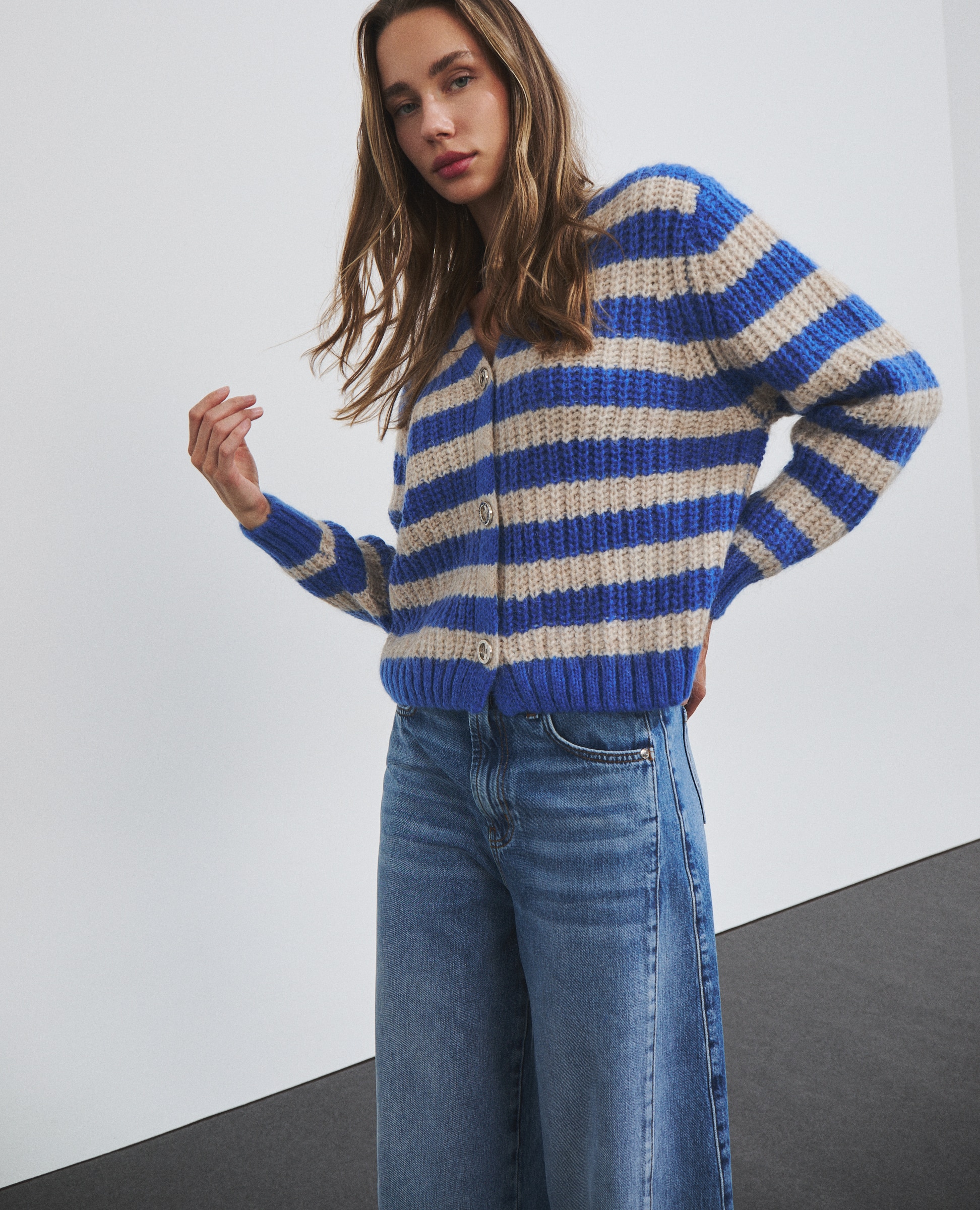 Imagen 0 de Jersey de mujer de punto a rayas versátil Azul/Beige
