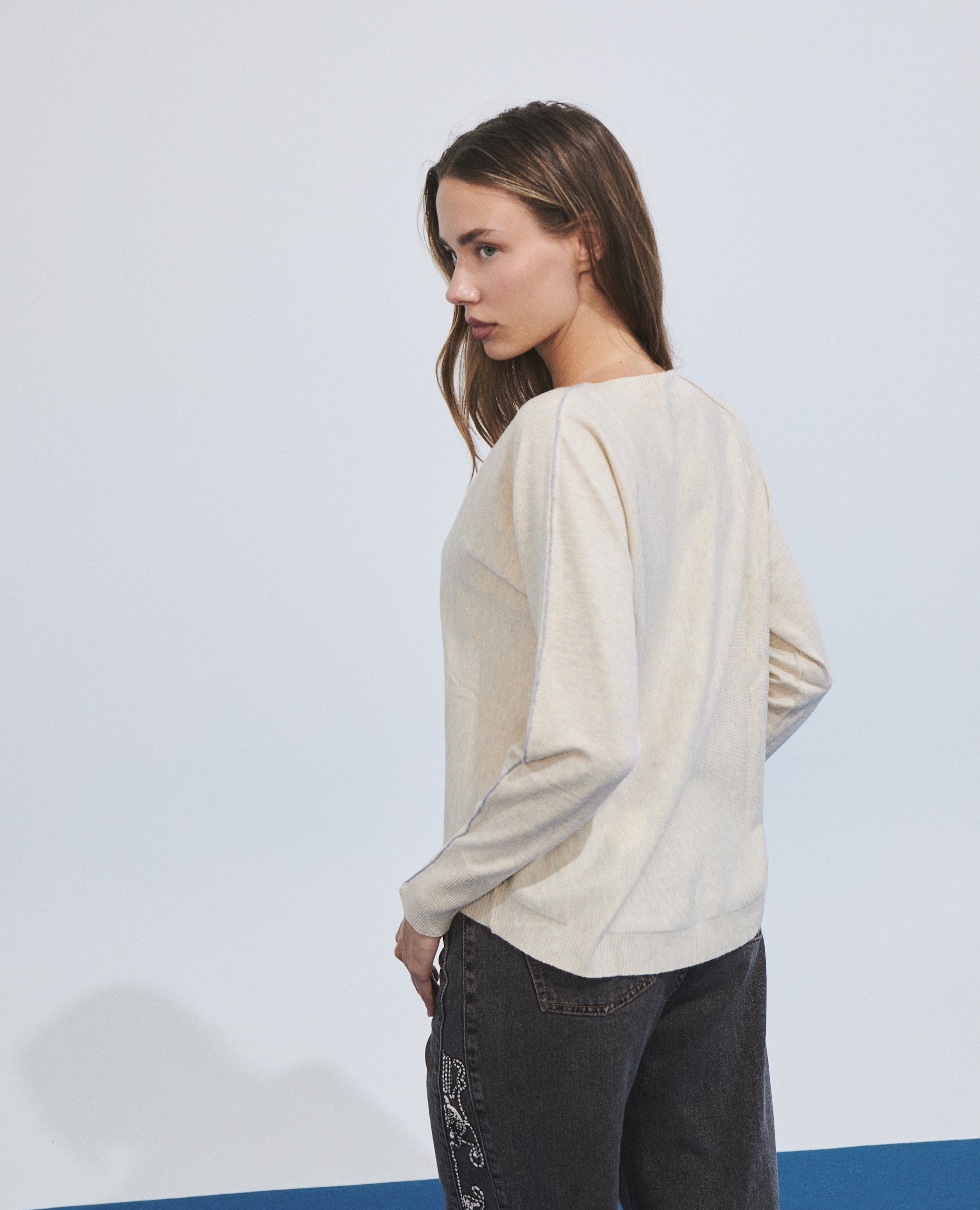 Jersey de mujer de punto fino con costuras en contraste - Hannibal Laguna Collection - Gris Gris-4