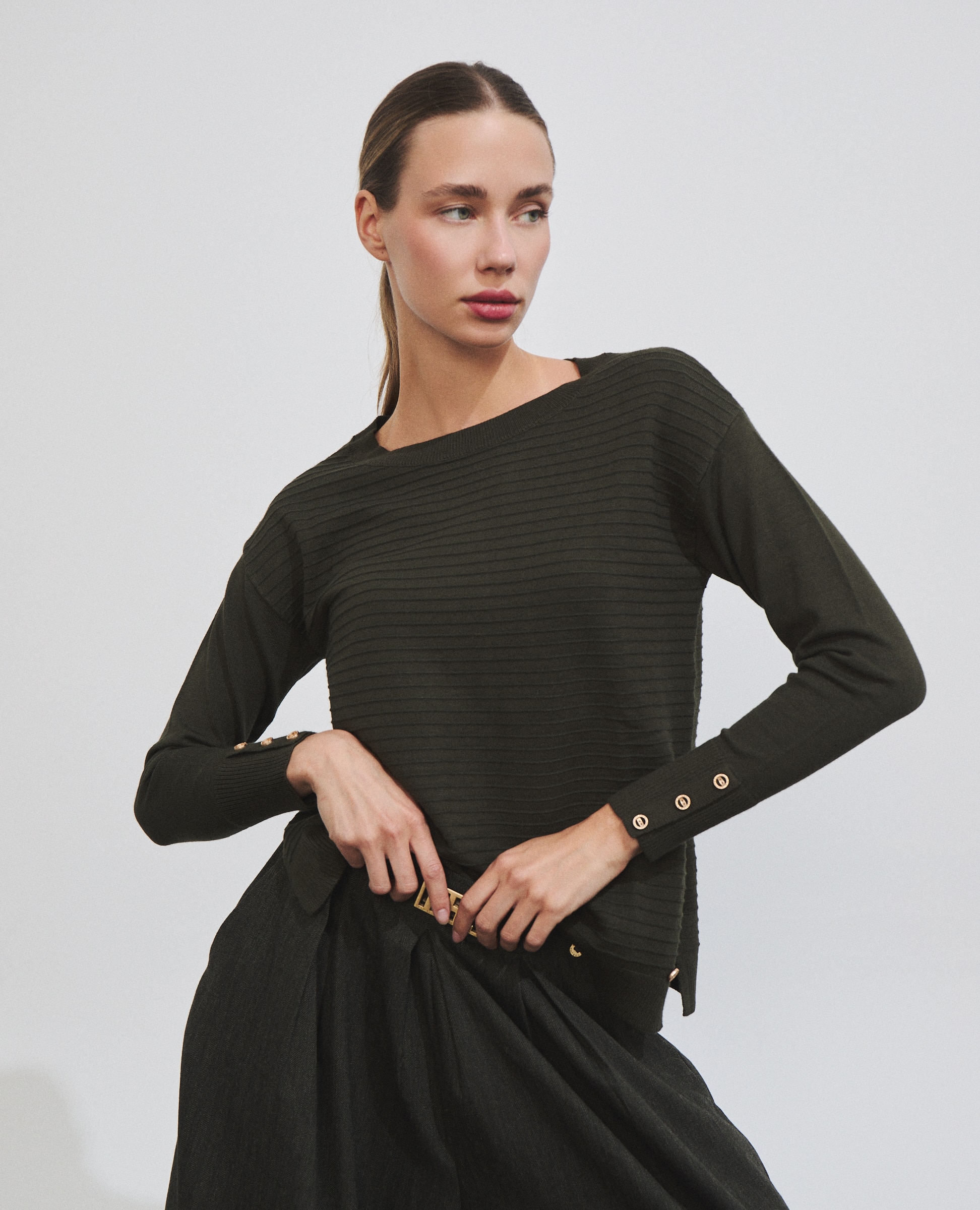 Jersey de mujer con cuello redondo y botones decorativos - Hannibal Laguna Collection - Verde Verde-1