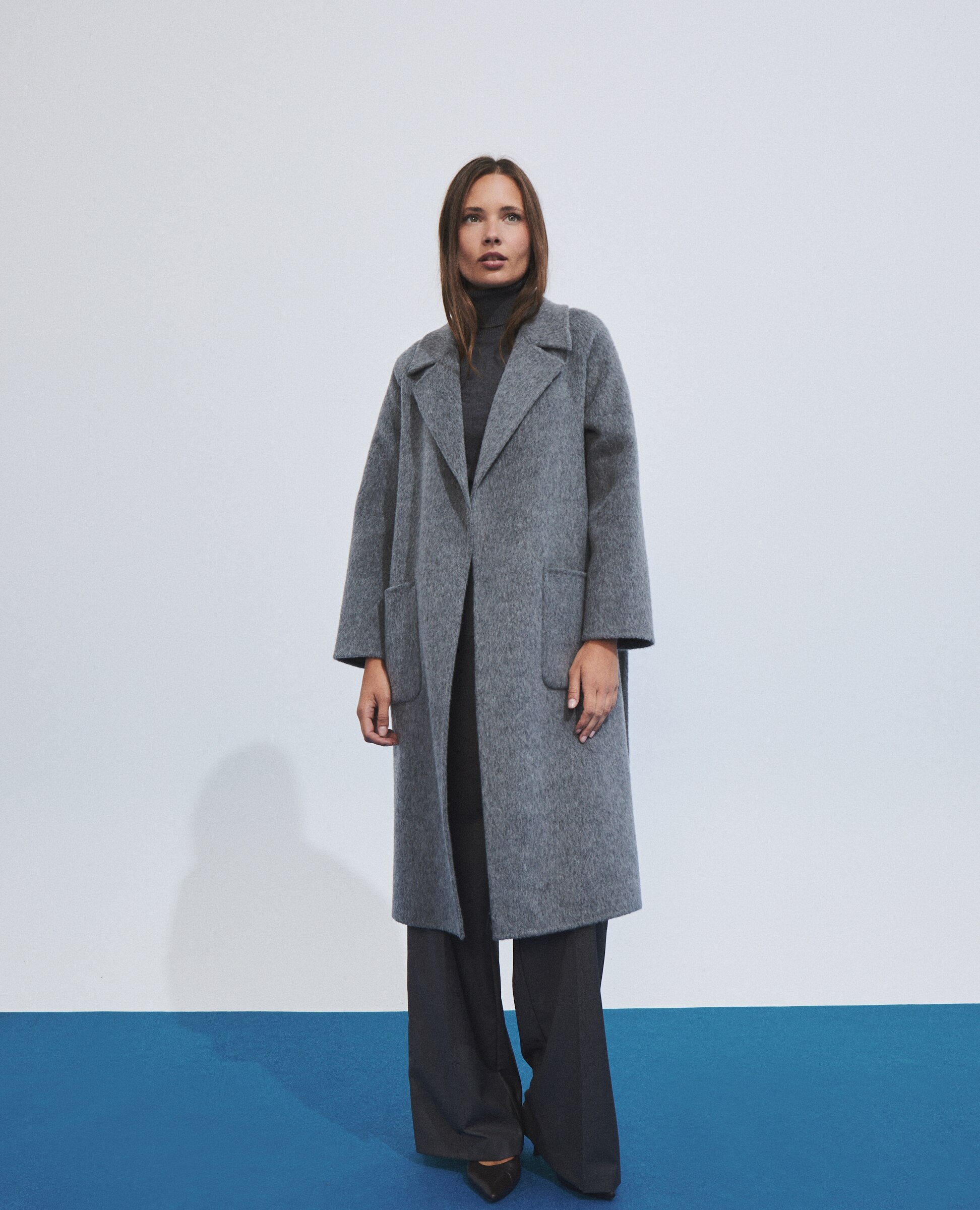 Abrigo de mujer con cinturón y cuello con solapas - Hannibal Laguna Collection - Gris Gris-2