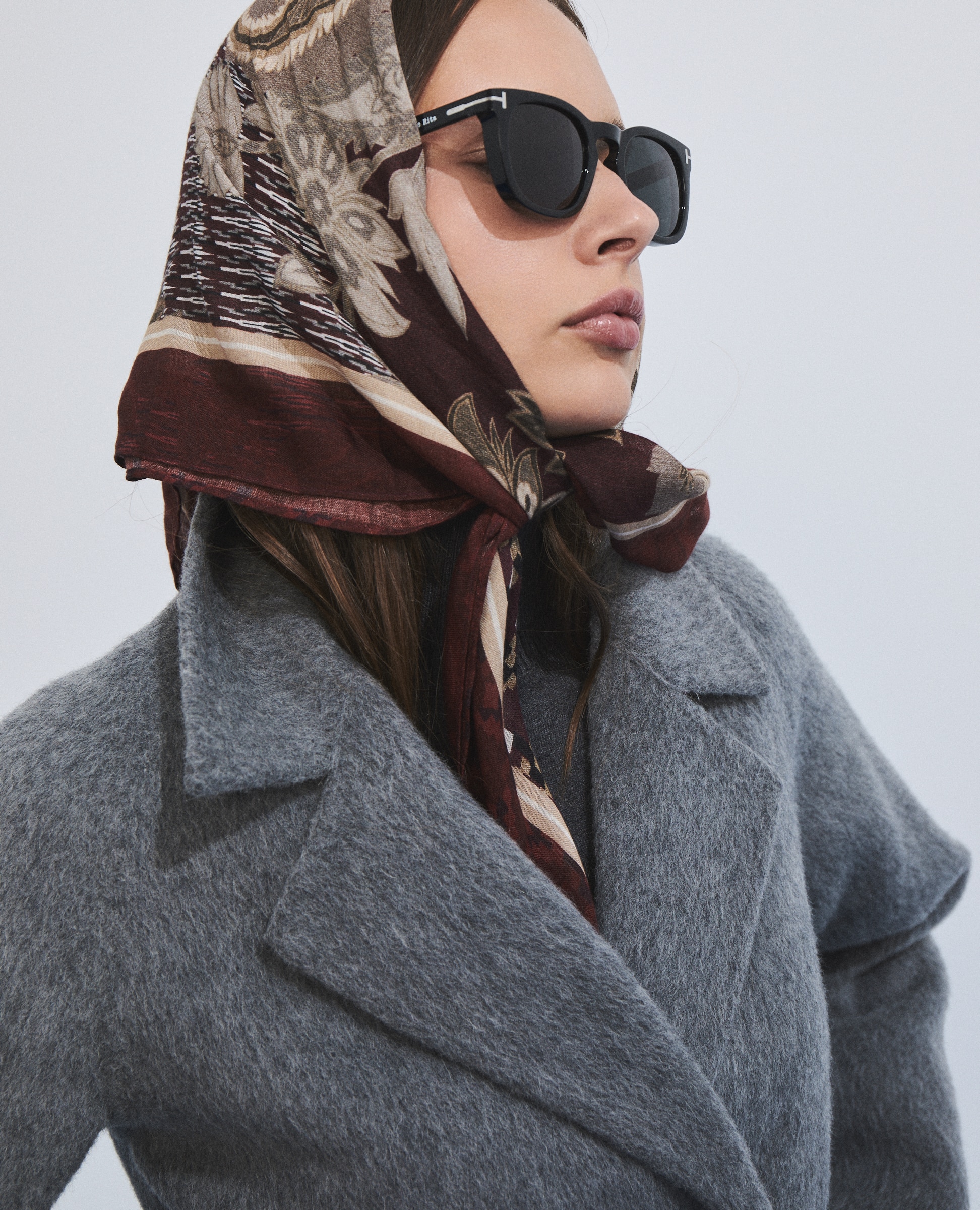 Abrigo de mujer con cinturón y cuello con solapas - Hannibal Laguna Collection - Gris Gris-4