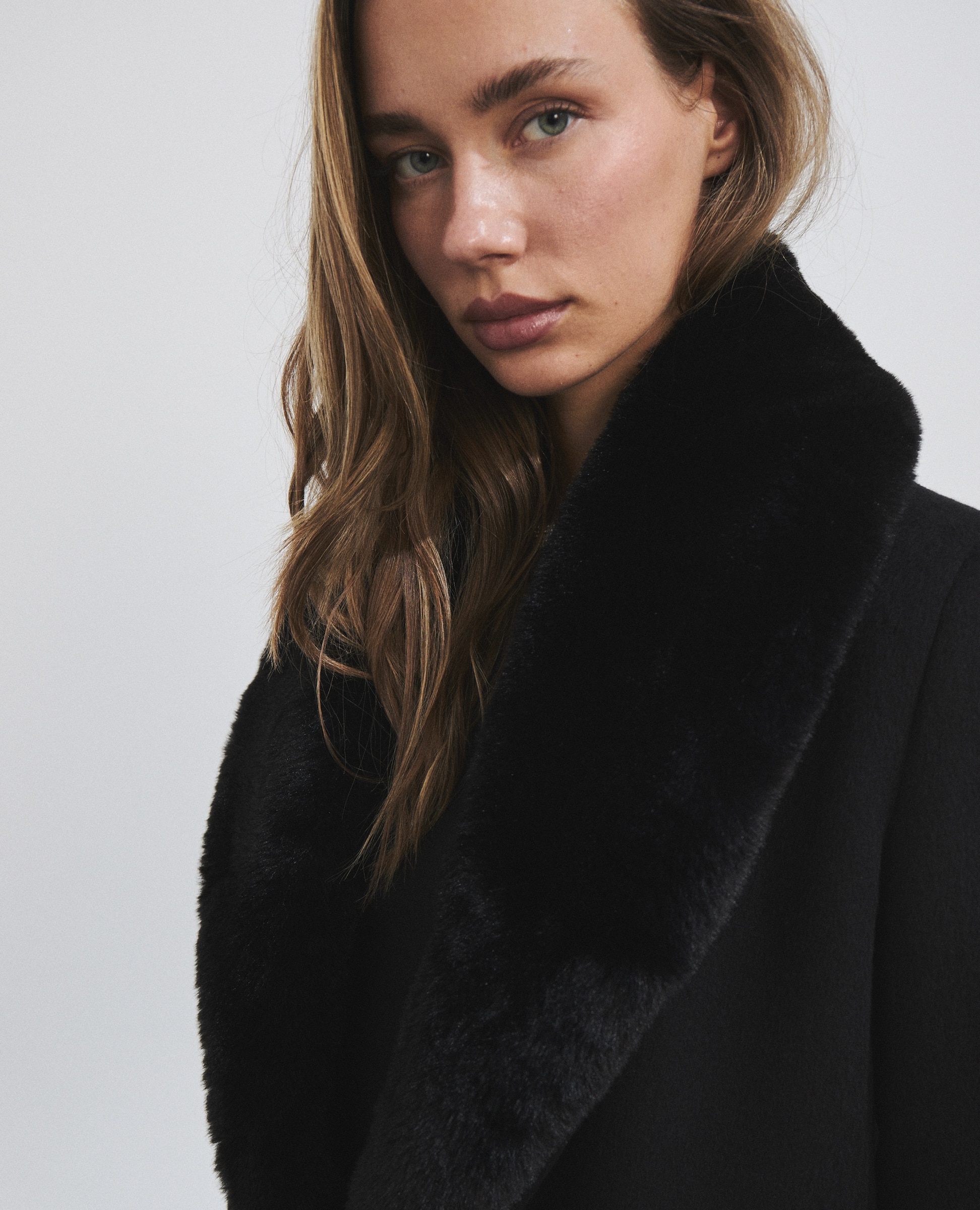 Imagen 3 de Abrigo midi de mujer con cuello de pelo - Hannibal Laguna Collection - Negro Negro