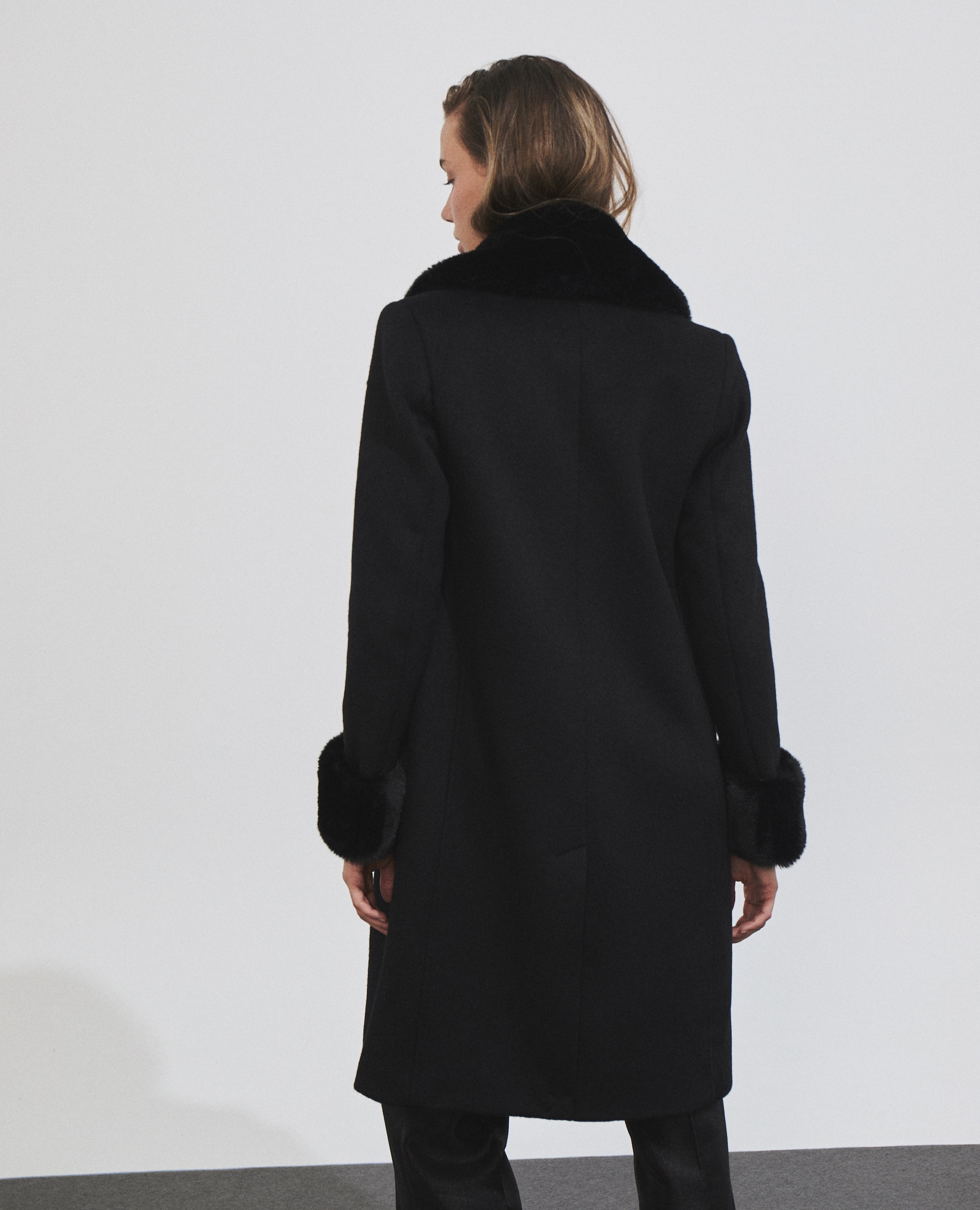 Imagen 4 de Abrigo midi de mujer con cuello de pelo - Hannibal Laguna Collection - Negro Negro