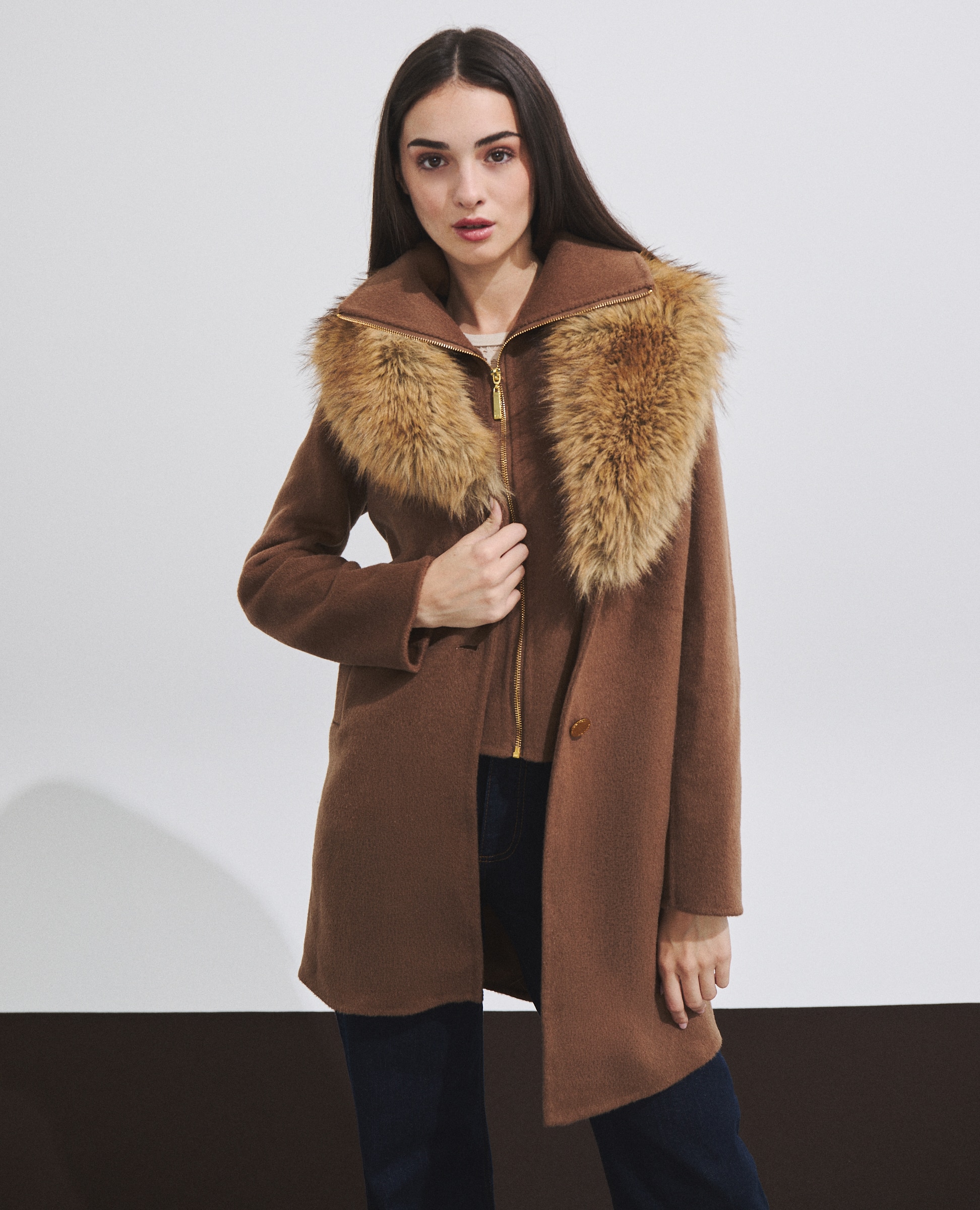 Imagen 3 de Chaleco corto 100% lana con cuello alto - Hannibal Laguna Collection - Camel Camel