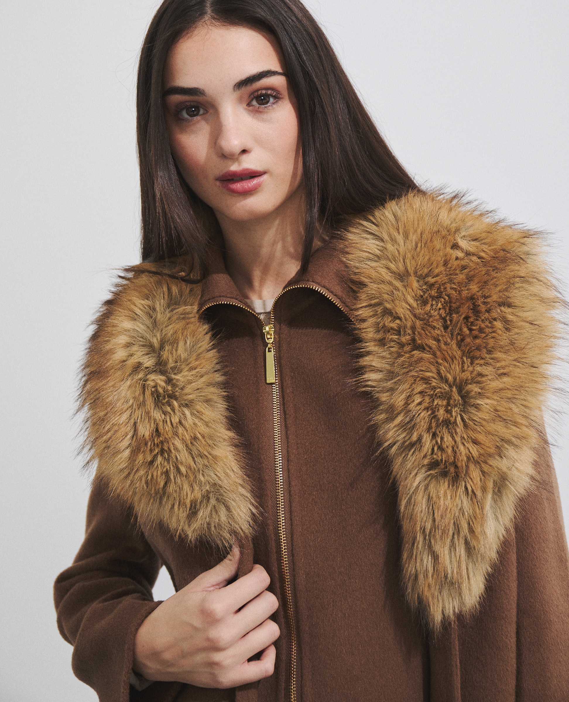 Imagen 4 de Chaleco corto 100% lana con cuello alto - Hannibal Laguna Collection - Camel Camel