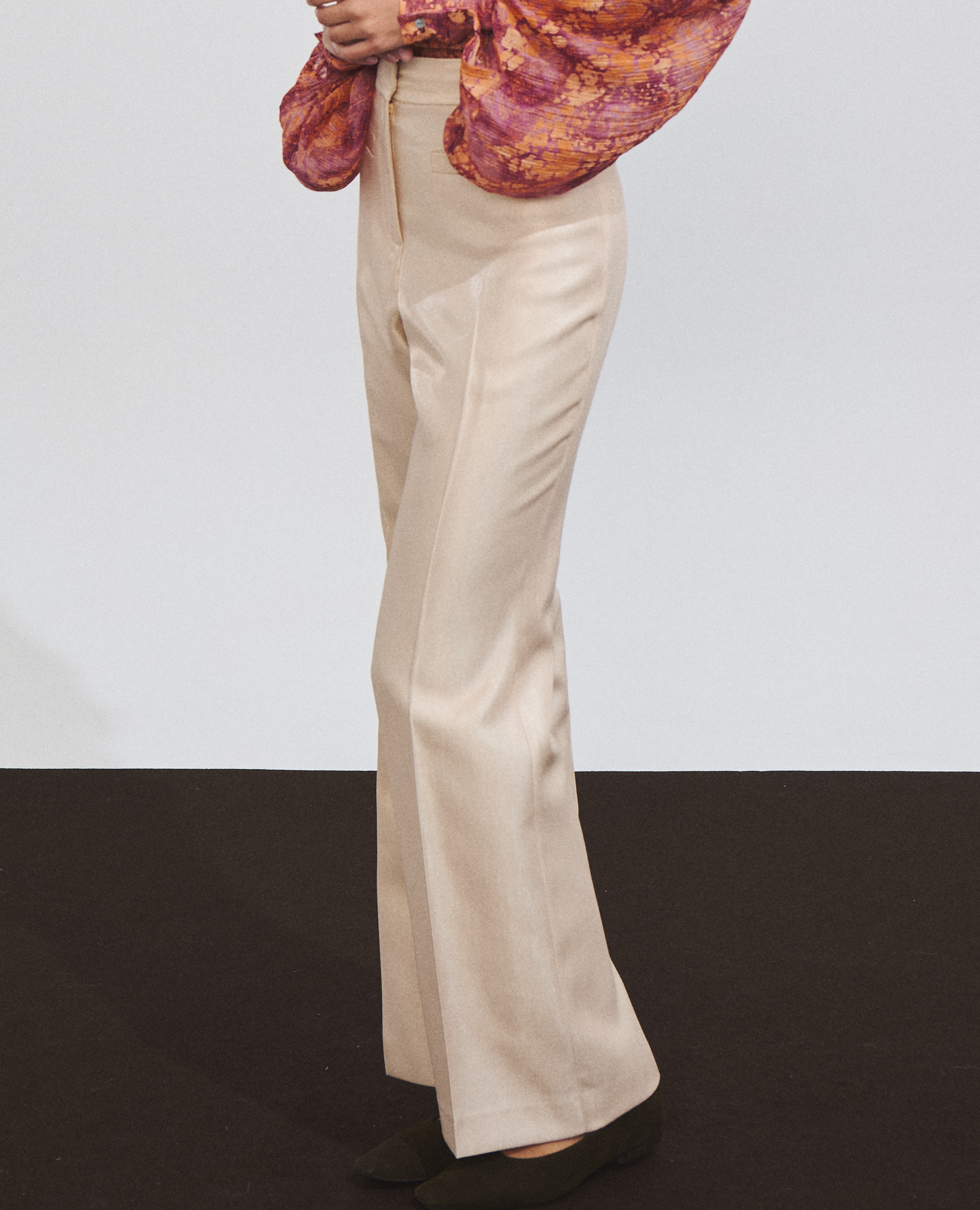 Pantalón de mujer con efecto brillante y corte recto - Hannibal Laguna Collection - Oro Oro-2