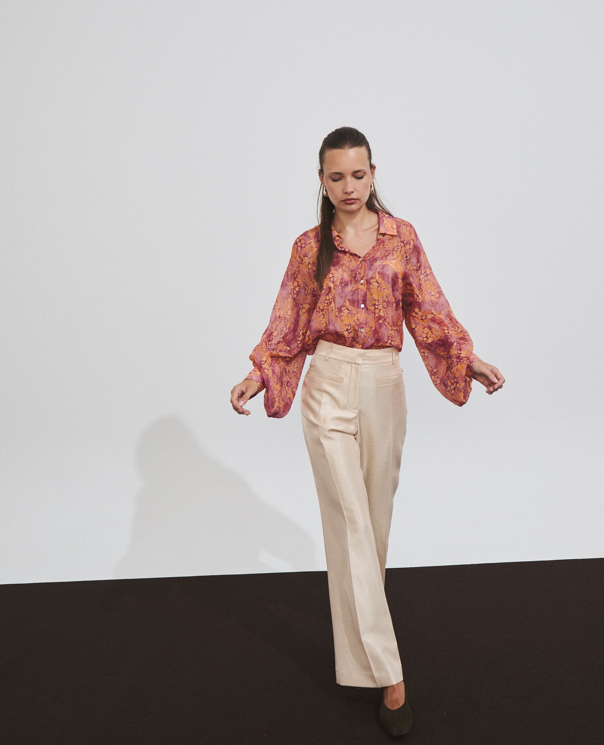 Pantalón de mujer con efecto brillante y corte recto - Hannibal Laguna Collection - Oro Oro-3