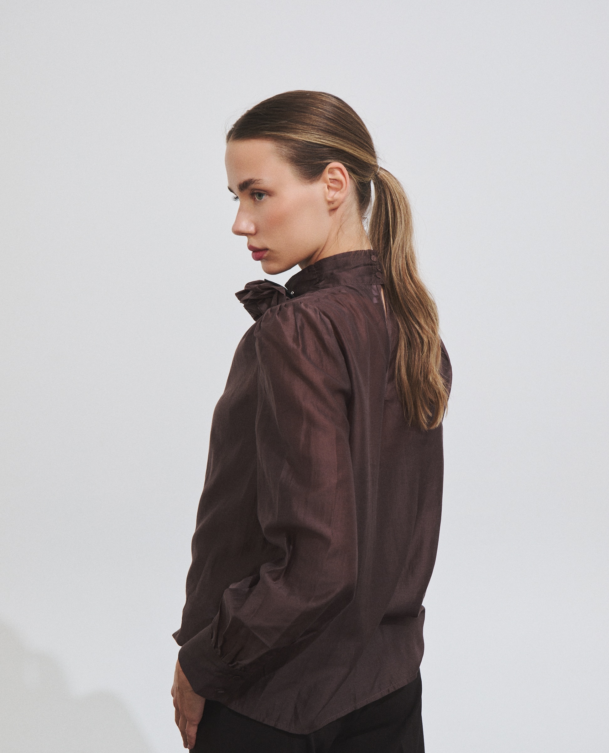 Blusa de mujer de manga larga con broche - Hannibal Laguna Collection - Marrón Marrón-2