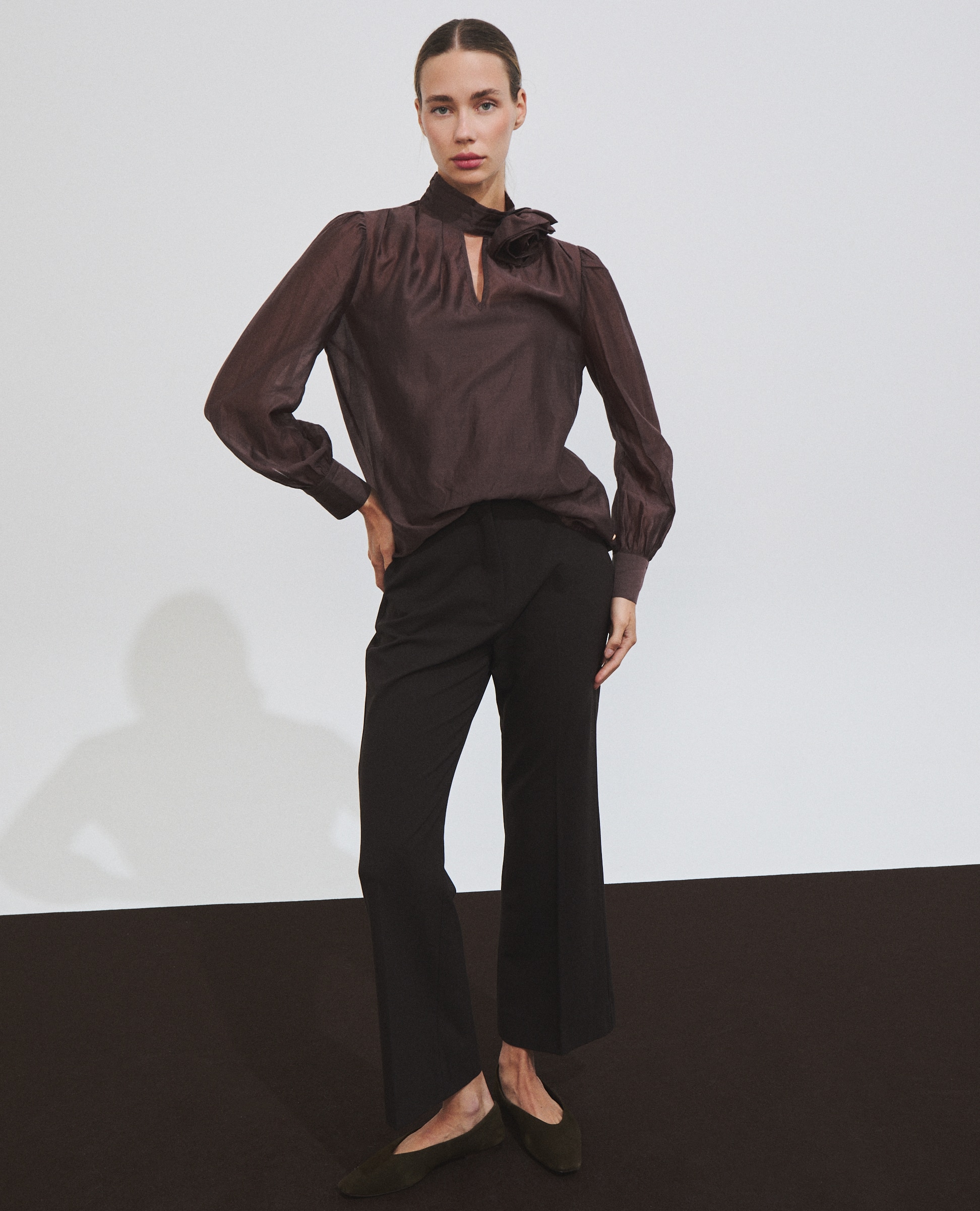 Blusa de mujer de manga larga con broche - Hannibal Laguna Collection - Marrón Marrón-3