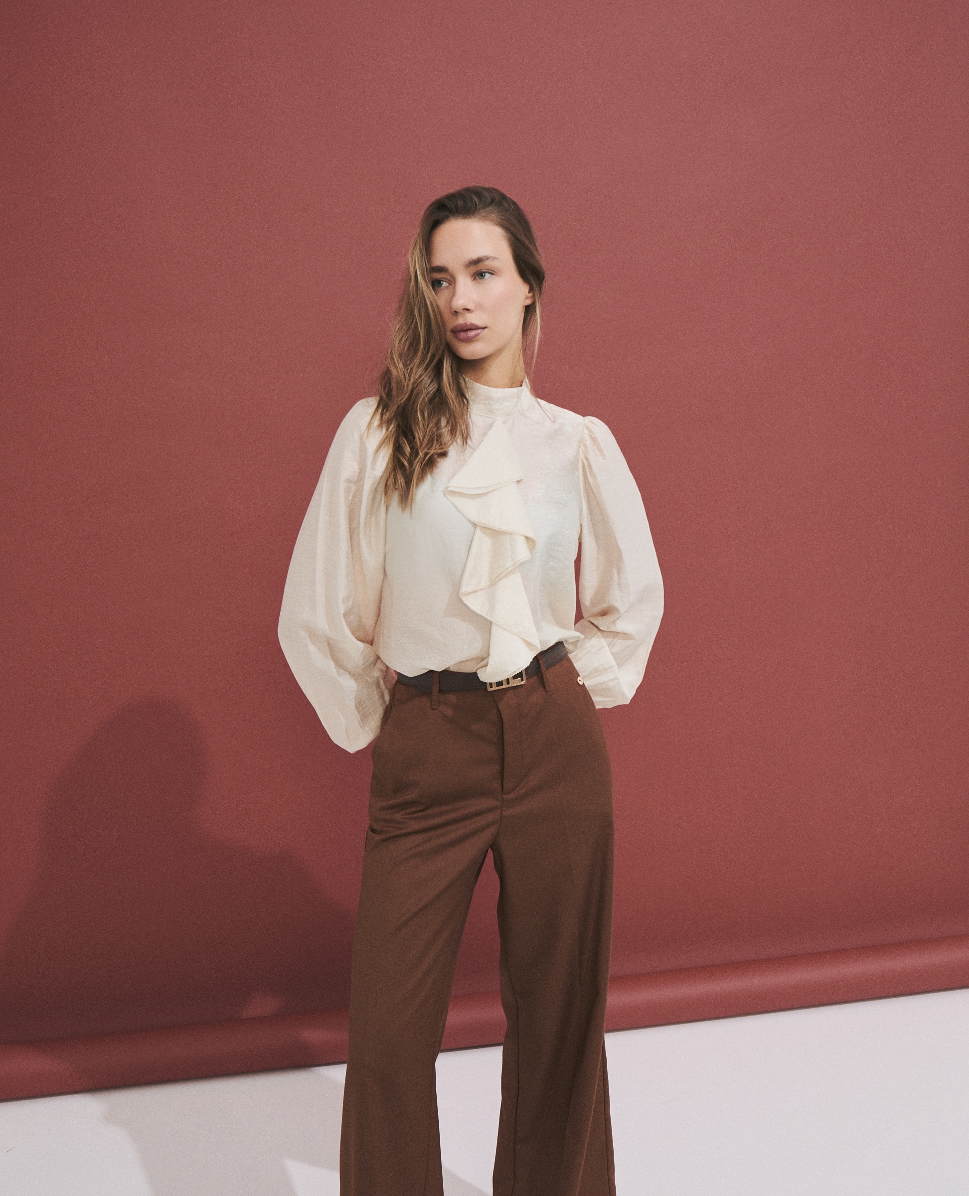 Blusa de mujer con volantes en el delantero - Hannibal Laguna Collection - Champagne Champagne-3