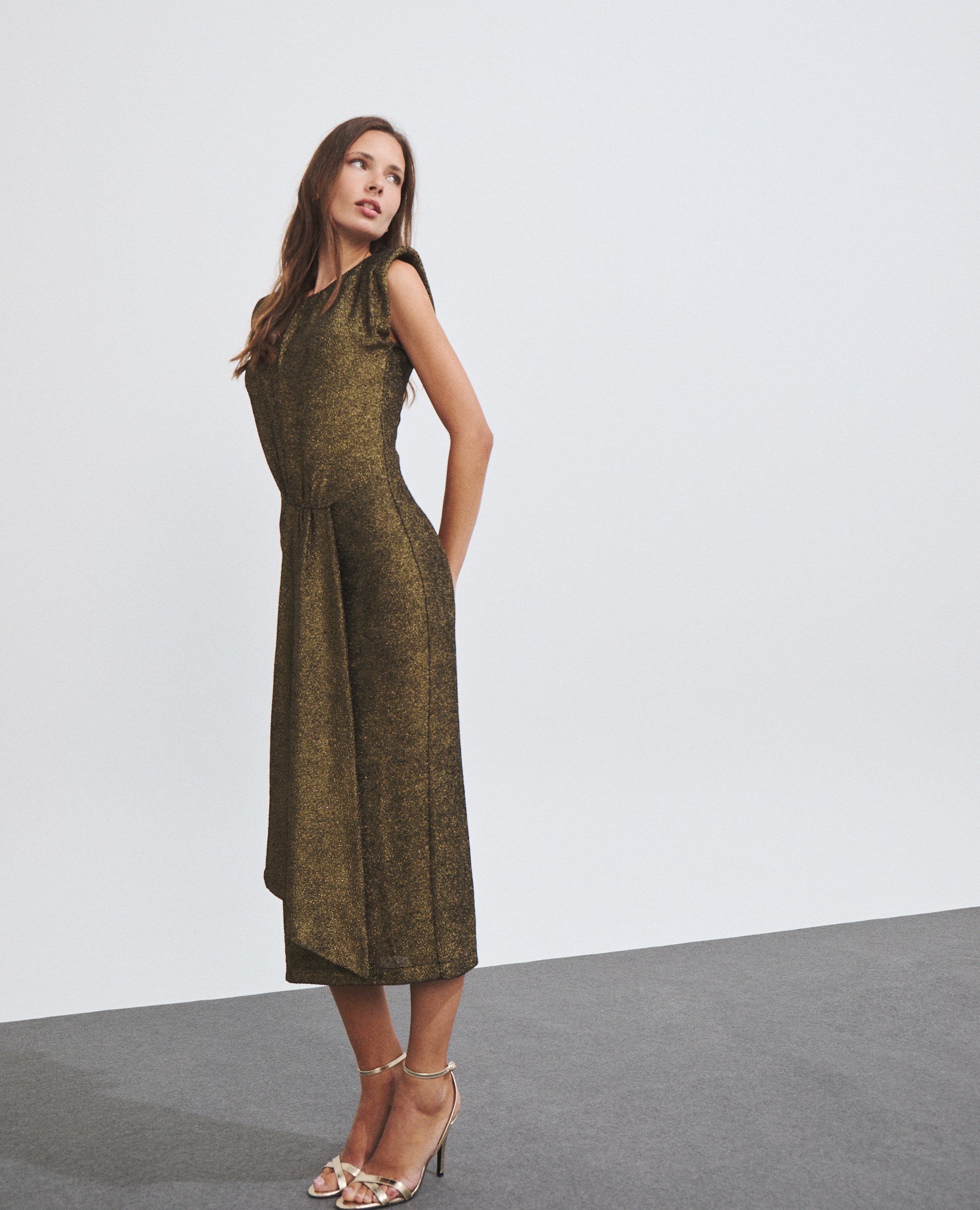 Imagen 2 de Vestido largo drapeado con cuello alto - Hannibal Laguna Collection - Oro Oro