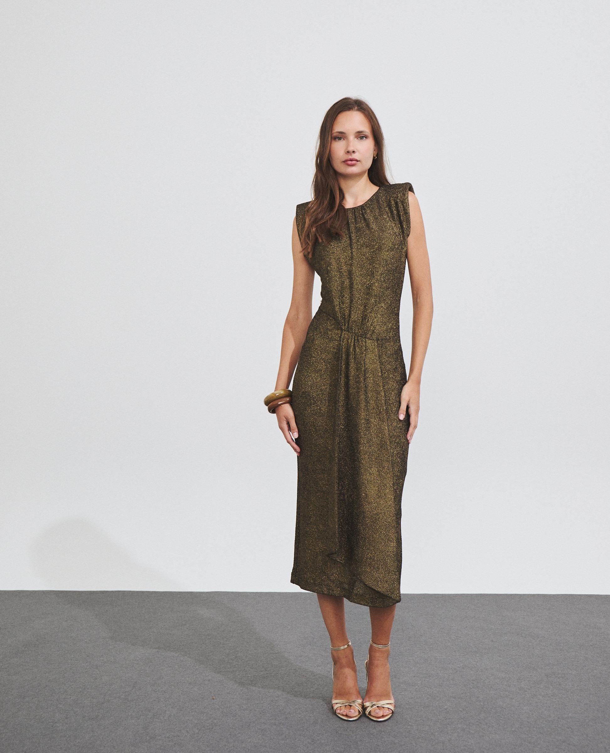 Imagen 3 de Vestido largo drapeado con cuello alto - Hannibal Laguna Collection - Oro Oro