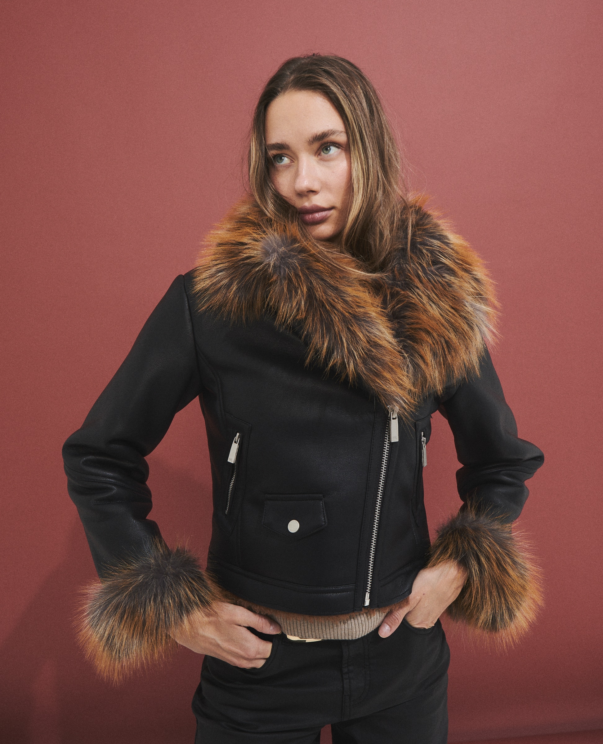 Imagen 1 de Chaqueta biker de mujer con cuello de pelo Negro