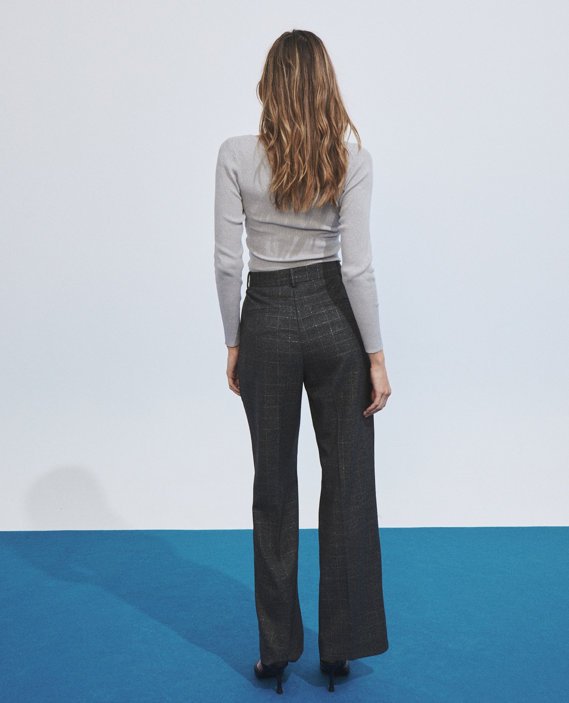 Imagen 4 de Pantalón de mujer con tejido de cuadros y corte recto - Hannibal Laguna Collection - Gris Gris