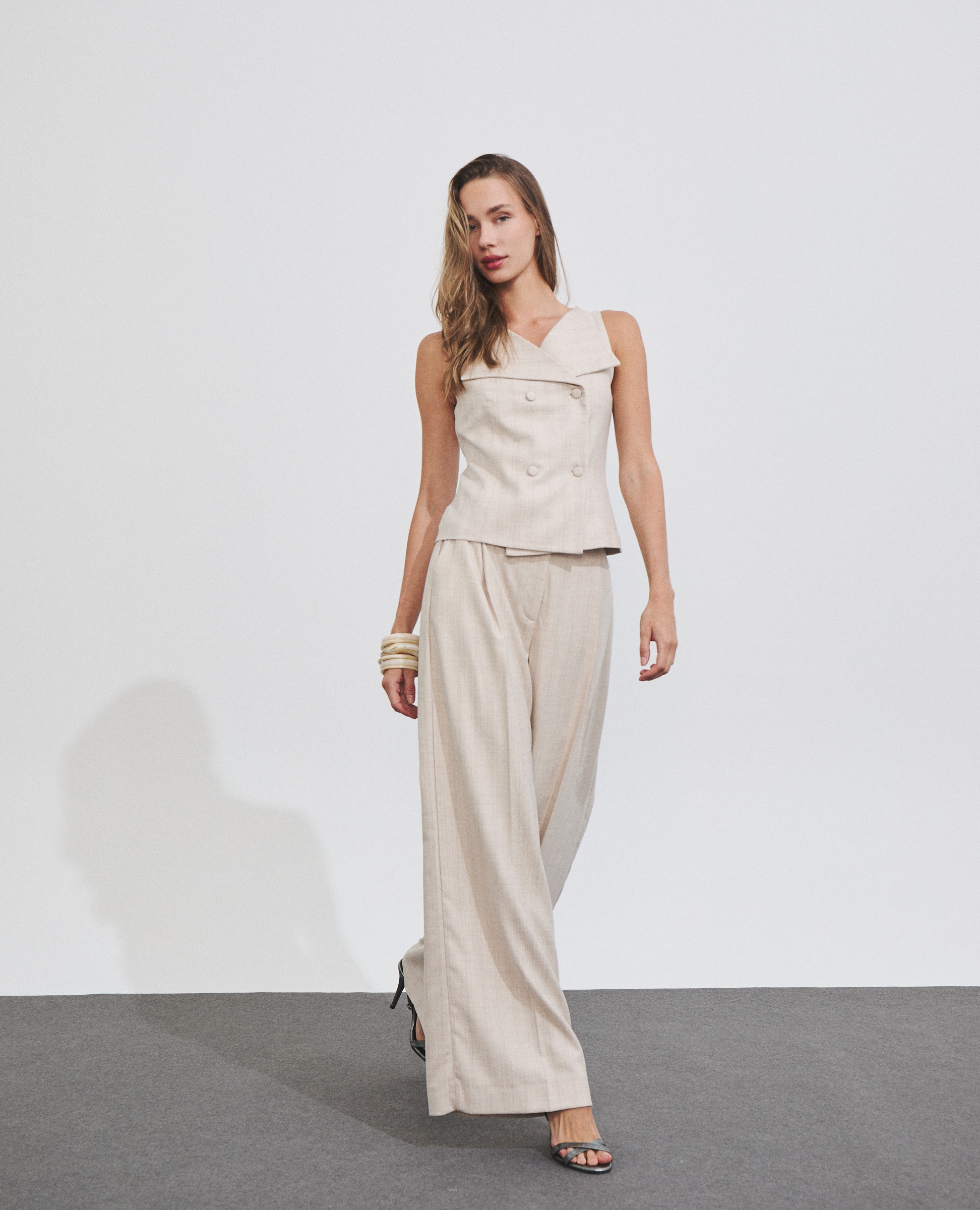 Pantalón de mujer con efecto brillante y corte ancho - Hannibal Laguna Collection - Crudo Crudo-3