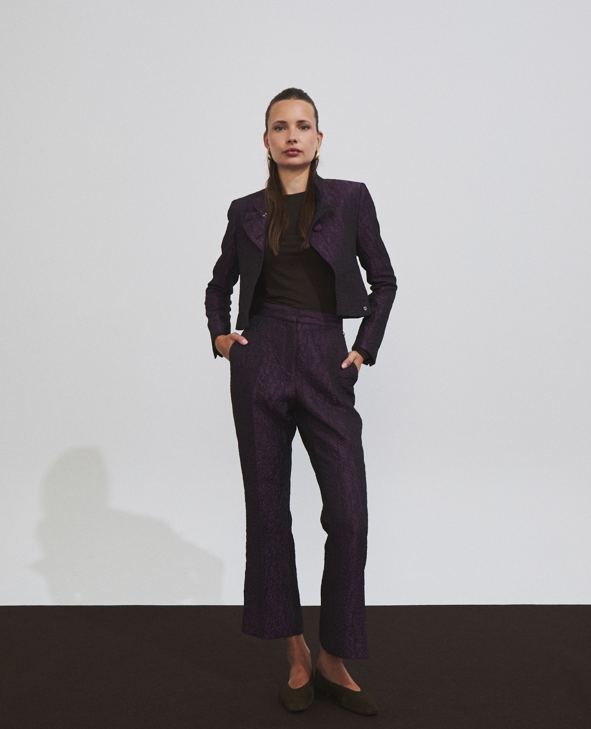 Imagen 0 de Pantalón de mujer con tejido jacquard y corte campana Morado
