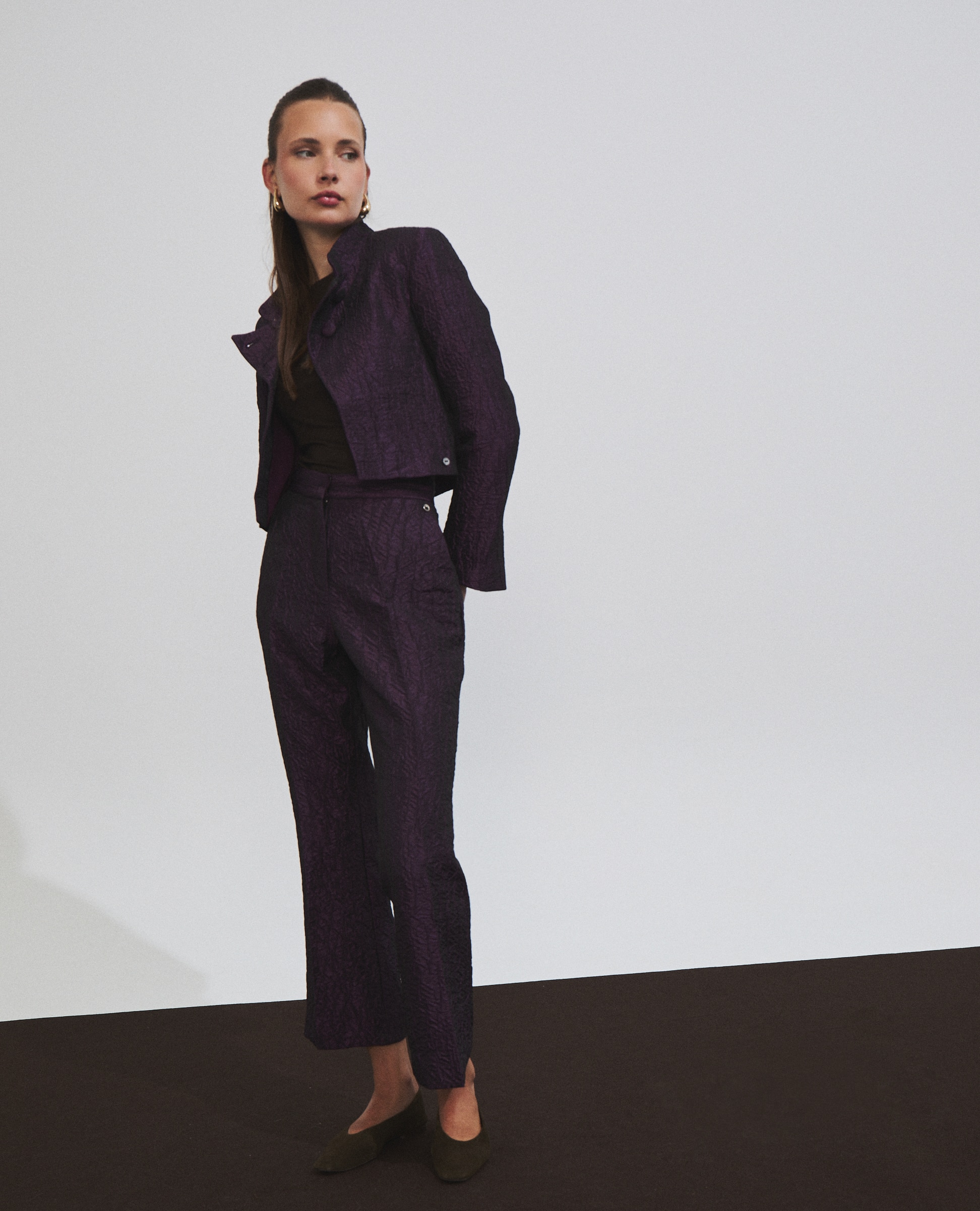 Imagen 2 de Pantalón de mujer con tejido jacquard y corte campana - Hannibal Laguna Collection - Morado Morado