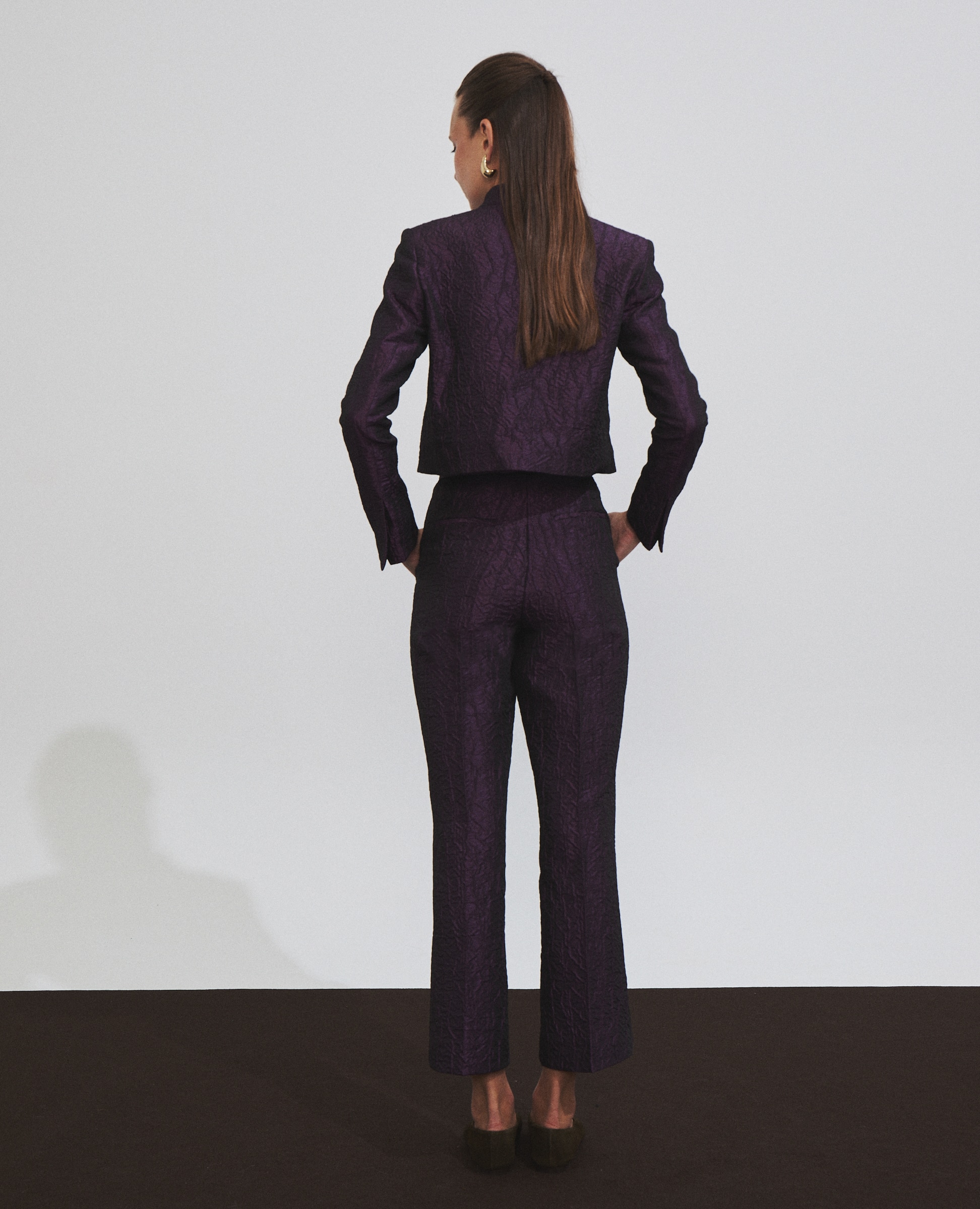 Imagen 4 de Pantalón de mujer con tejido jacquard y corte campana - Hannibal Laguna Collection - Morado Morado