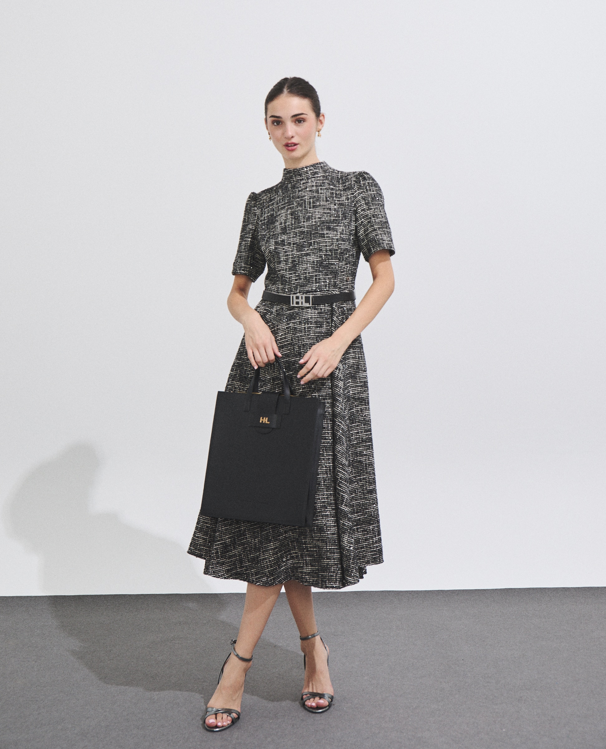 Imagen 1 de Vestido midi de tweed con cinturón reversible Negro